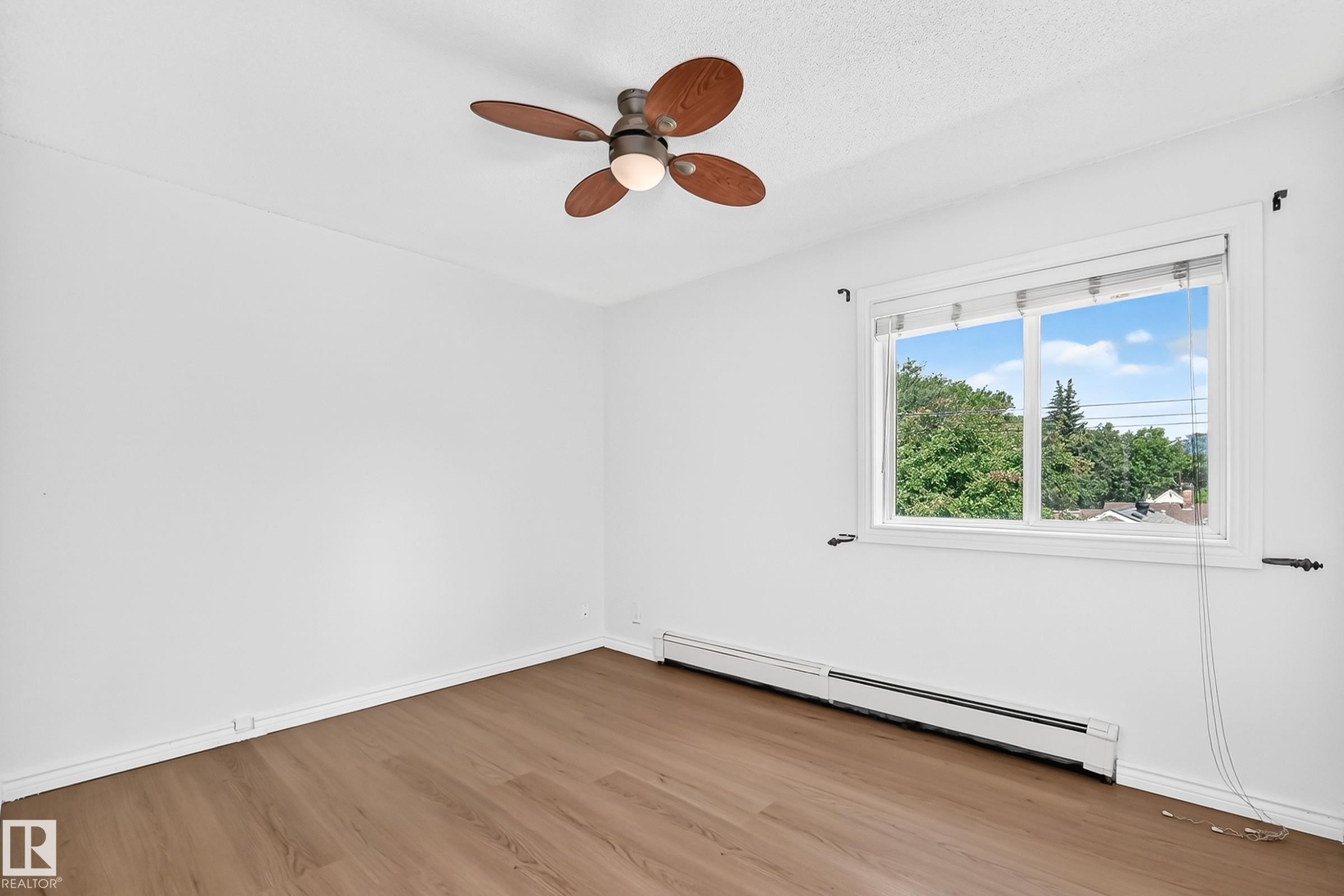 #10 6120 118 Av Nw, Edmonton, AB - Indoor Photo Showing Other Room