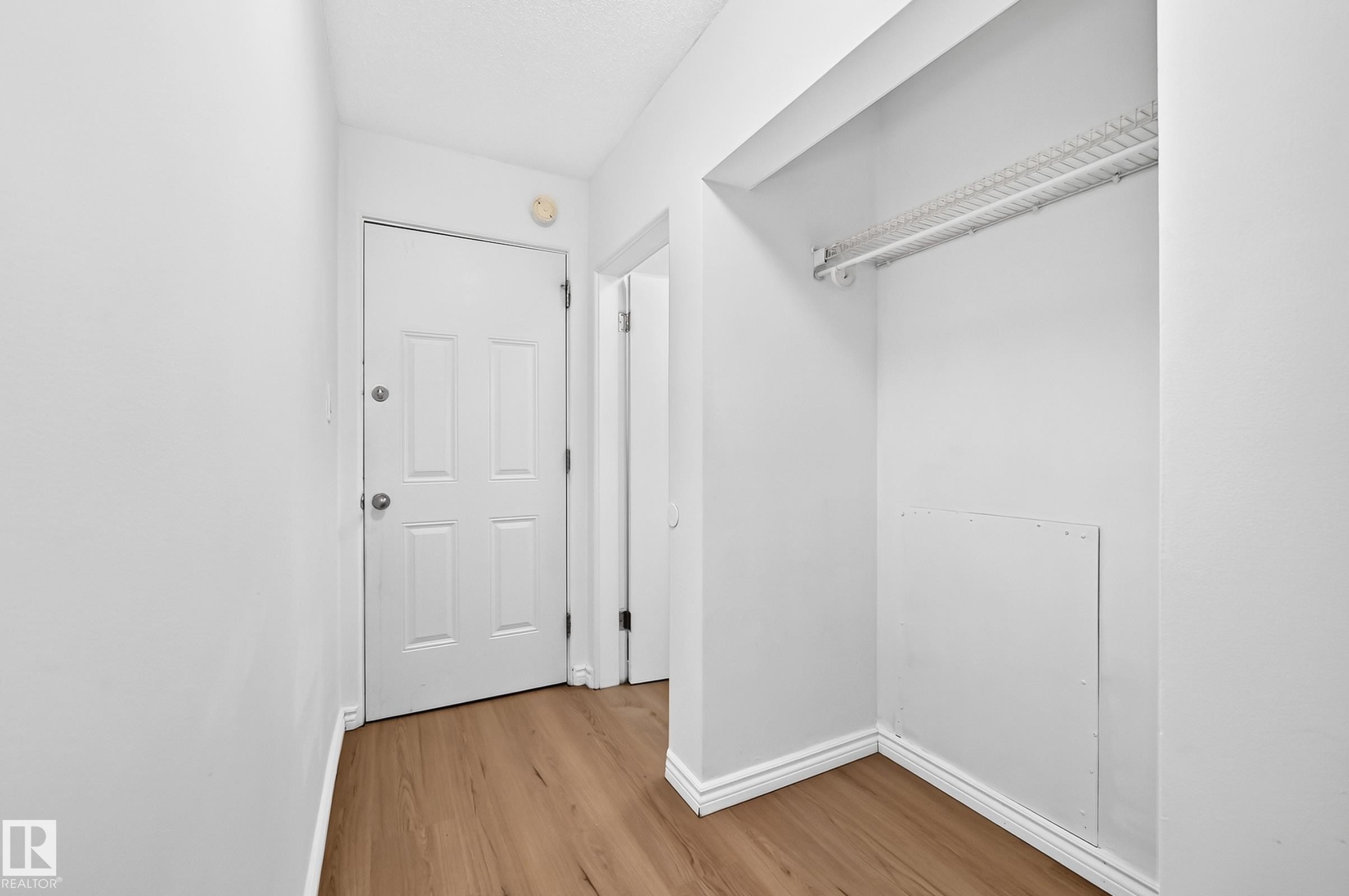 #10 6120 118 Av Nw, Edmonton, AB - Indoor Photo Showing Other Room