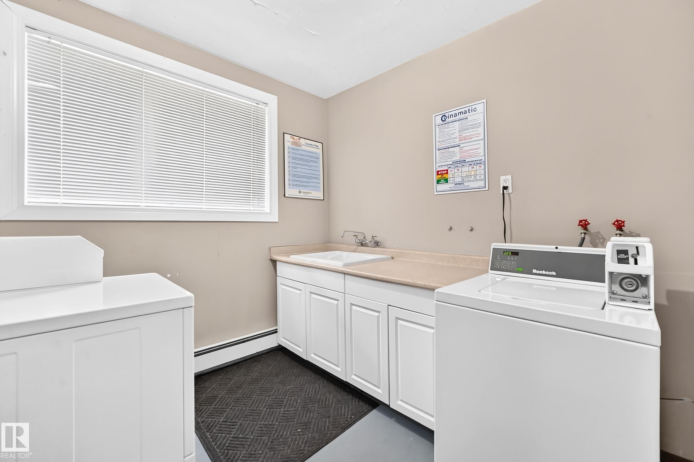 #10 6120 118 Av Nw, Edmonton, AB - Indoor Photo Showing Laundry Room