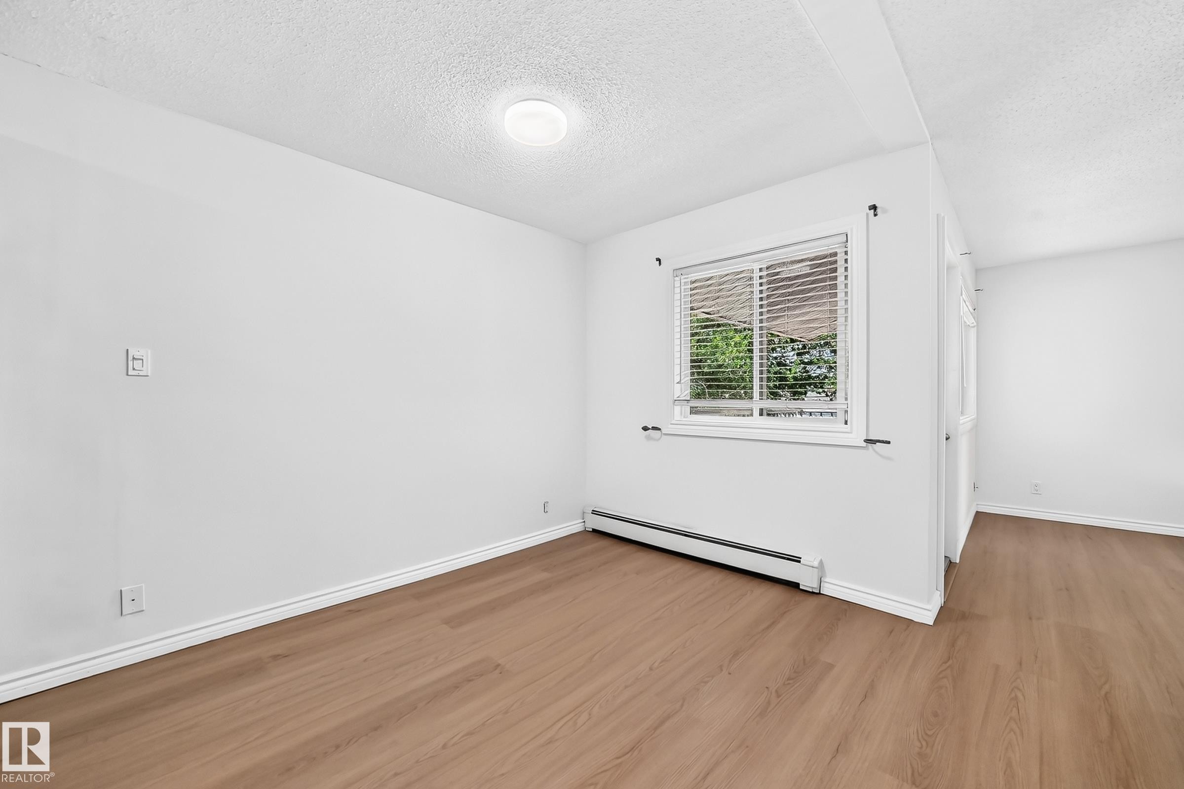 #10 6120 118 Av Nw, Edmonton, AB - Indoor Photo Showing Other Room