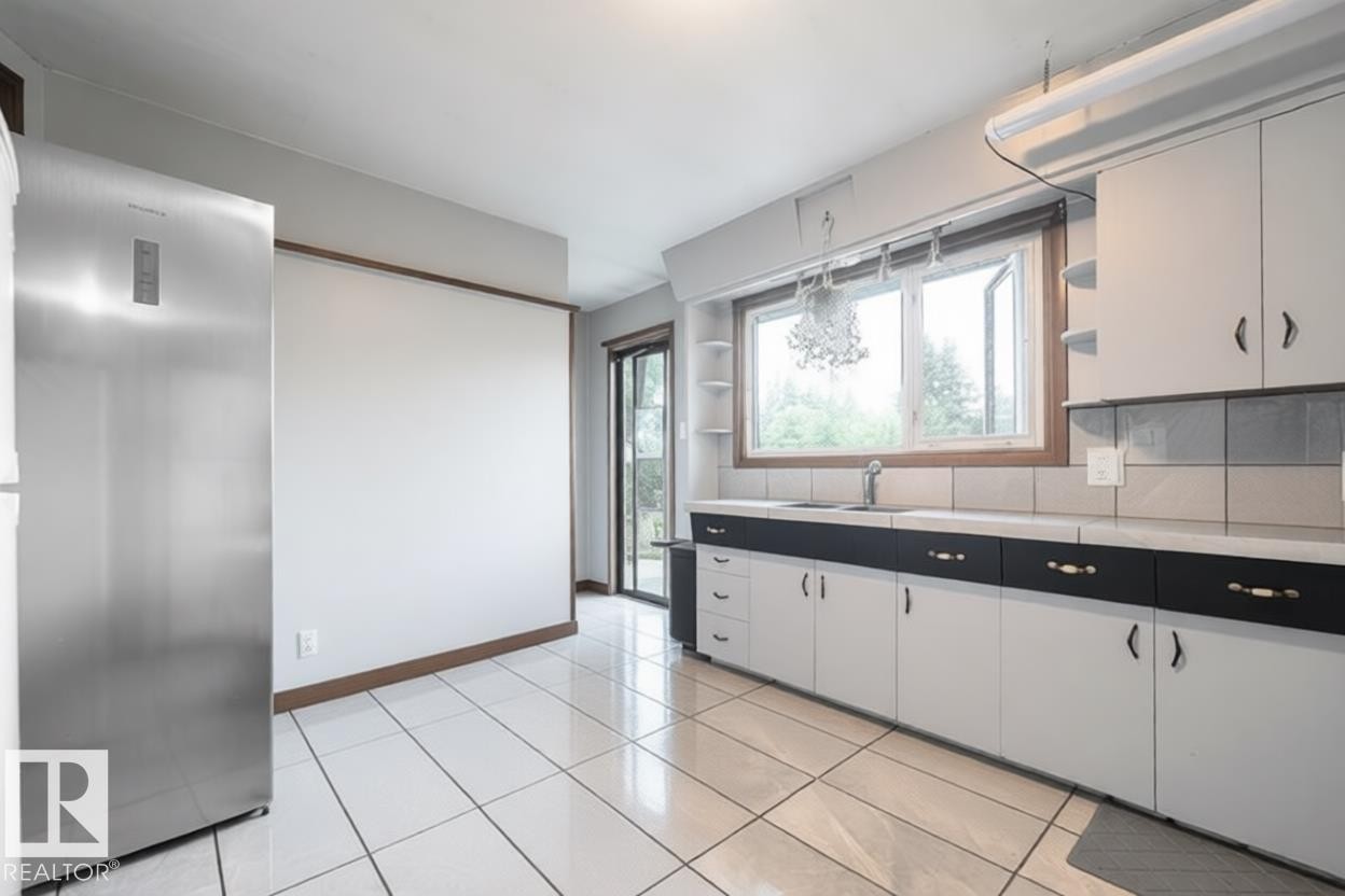 4906 50 Avenue, Lamont, AB - Indoor Photo Showing Kitchen