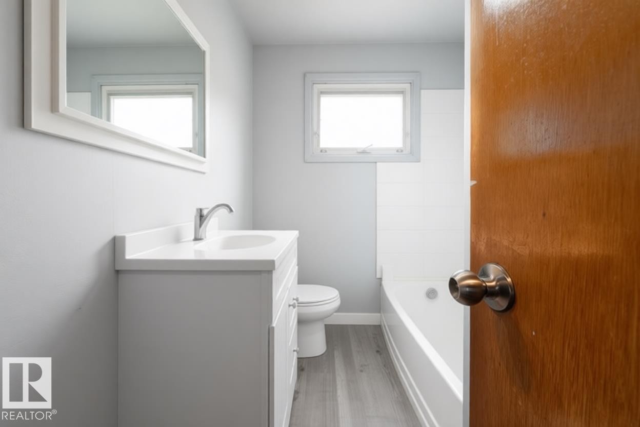 4906 50 Avenue, Lamont, AB - Indoor Photo Showing Bathroom