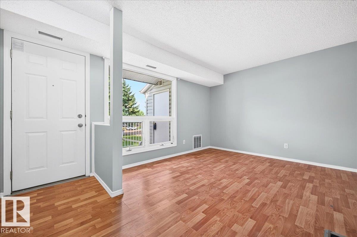#35 2115 118 St Nw, Edmonton, AB - Indoor Photo Showing Other Room
