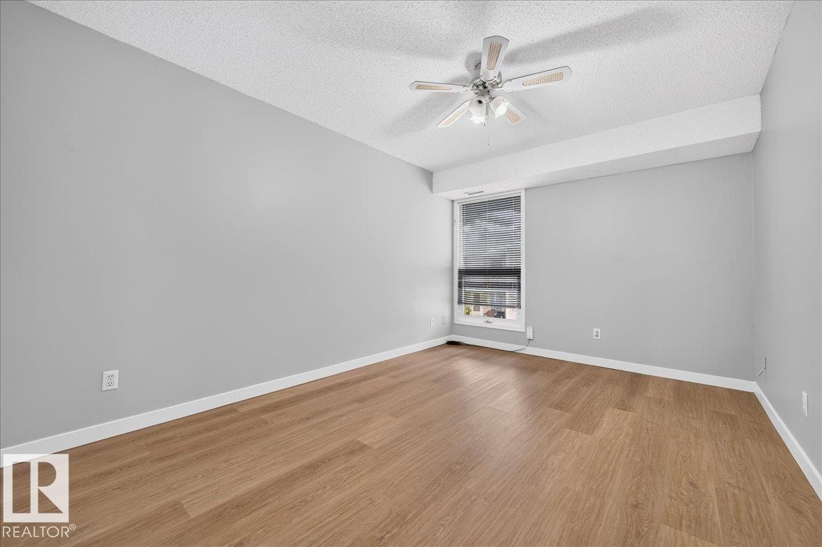 #35 2115 118 St Nw, Edmonton, AB - Indoor Photo Showing Other Room