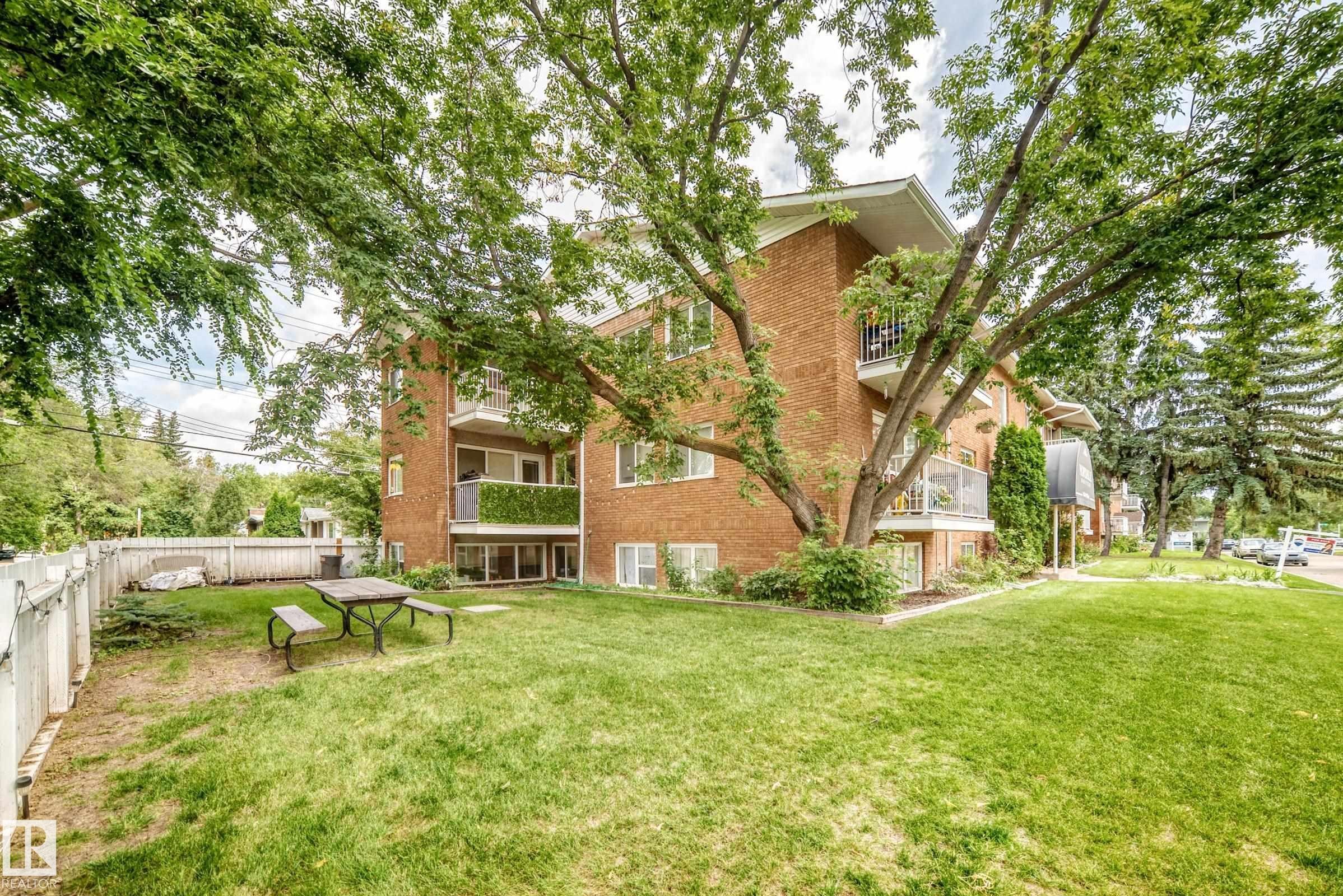 #4 6120 118 Av Nw, Edmonton, AB - Outdoor