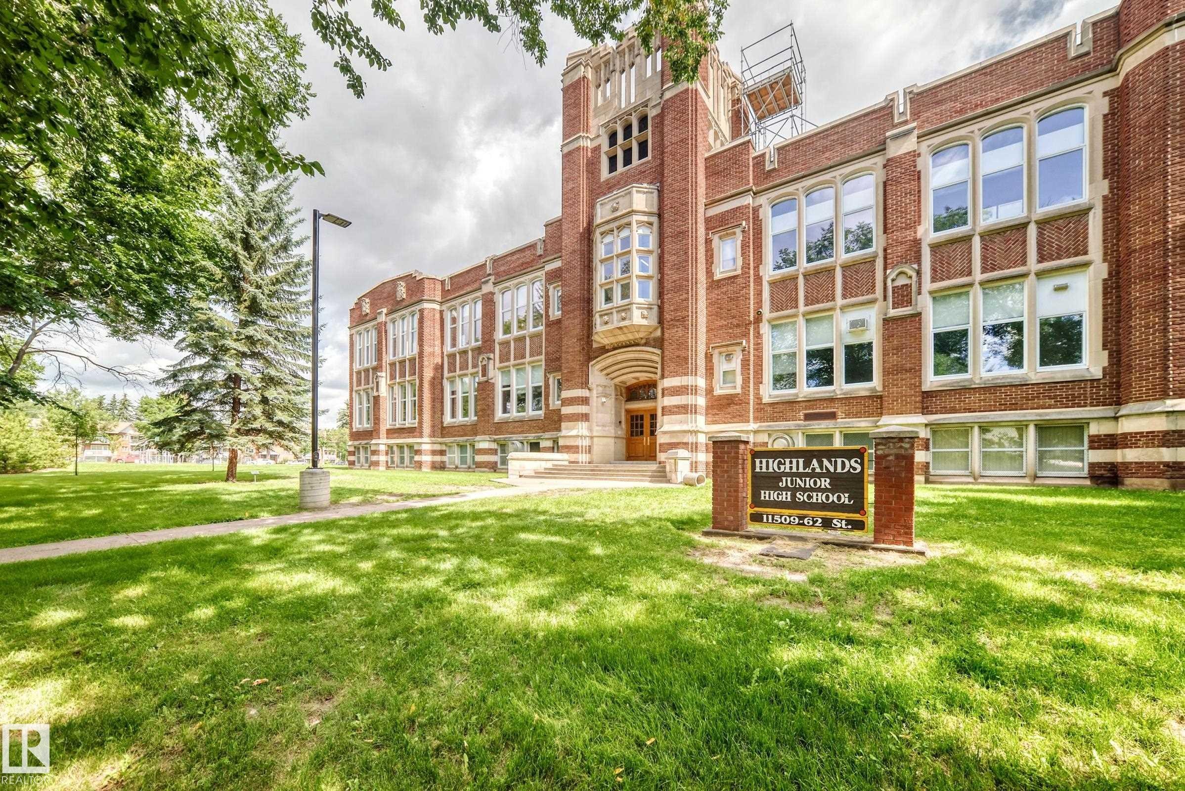 #4 6120 118 Av Nw, Edmonton, AB - Outdoor