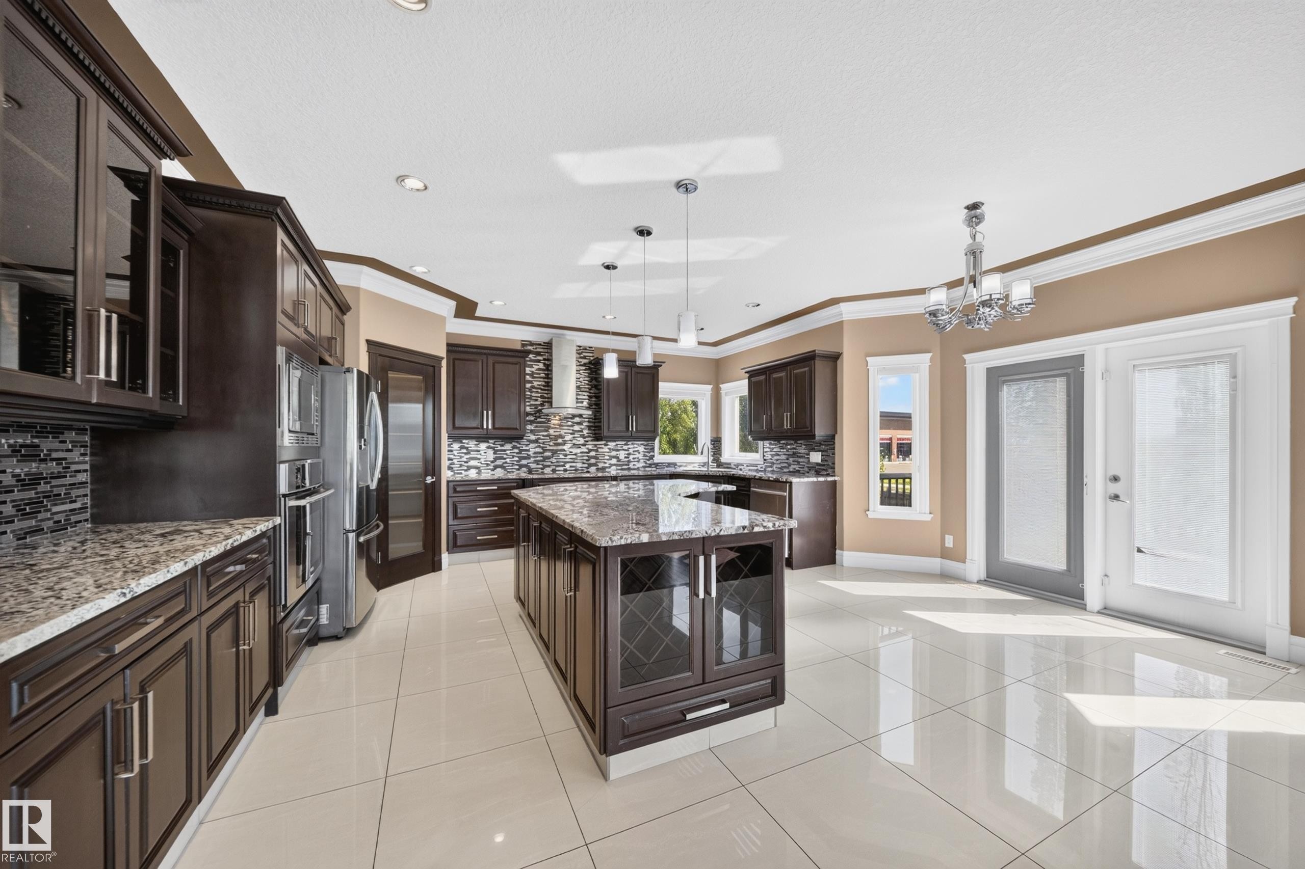 7103 168 Avenue Nw, Edmonton, AB - Indoor Photo Showing Kitchen With Upgraded Kitchen