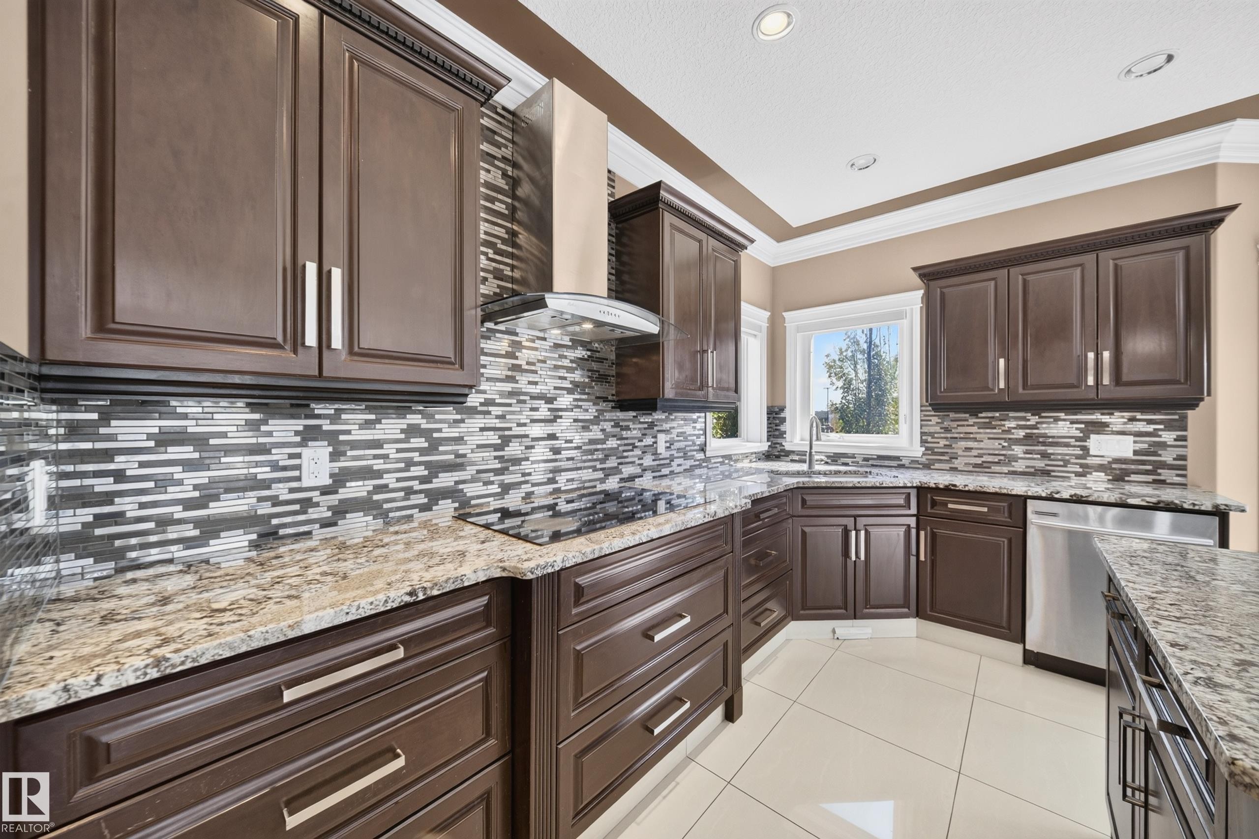 7103 168 Avenue Nw, Edmonton, AB - Indoor Photo Showing Kitchen With Upgraded Kitchen