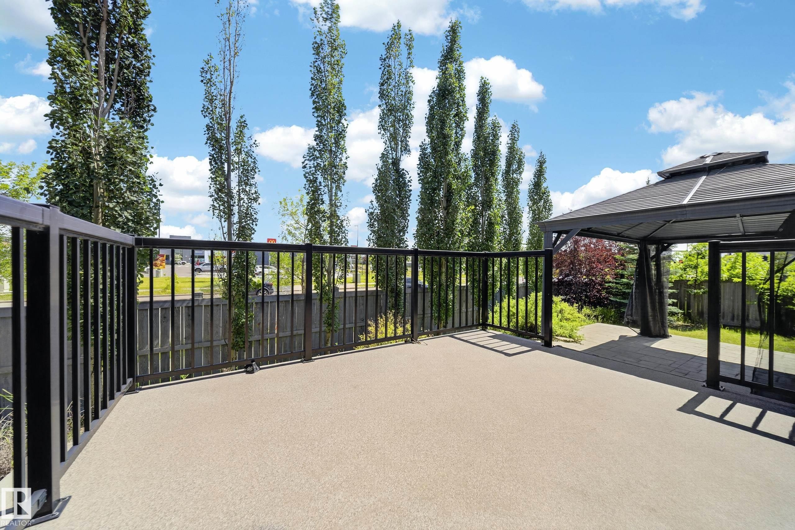 7103 168 Avenue Nw, Edmonton, AB - Outdoor