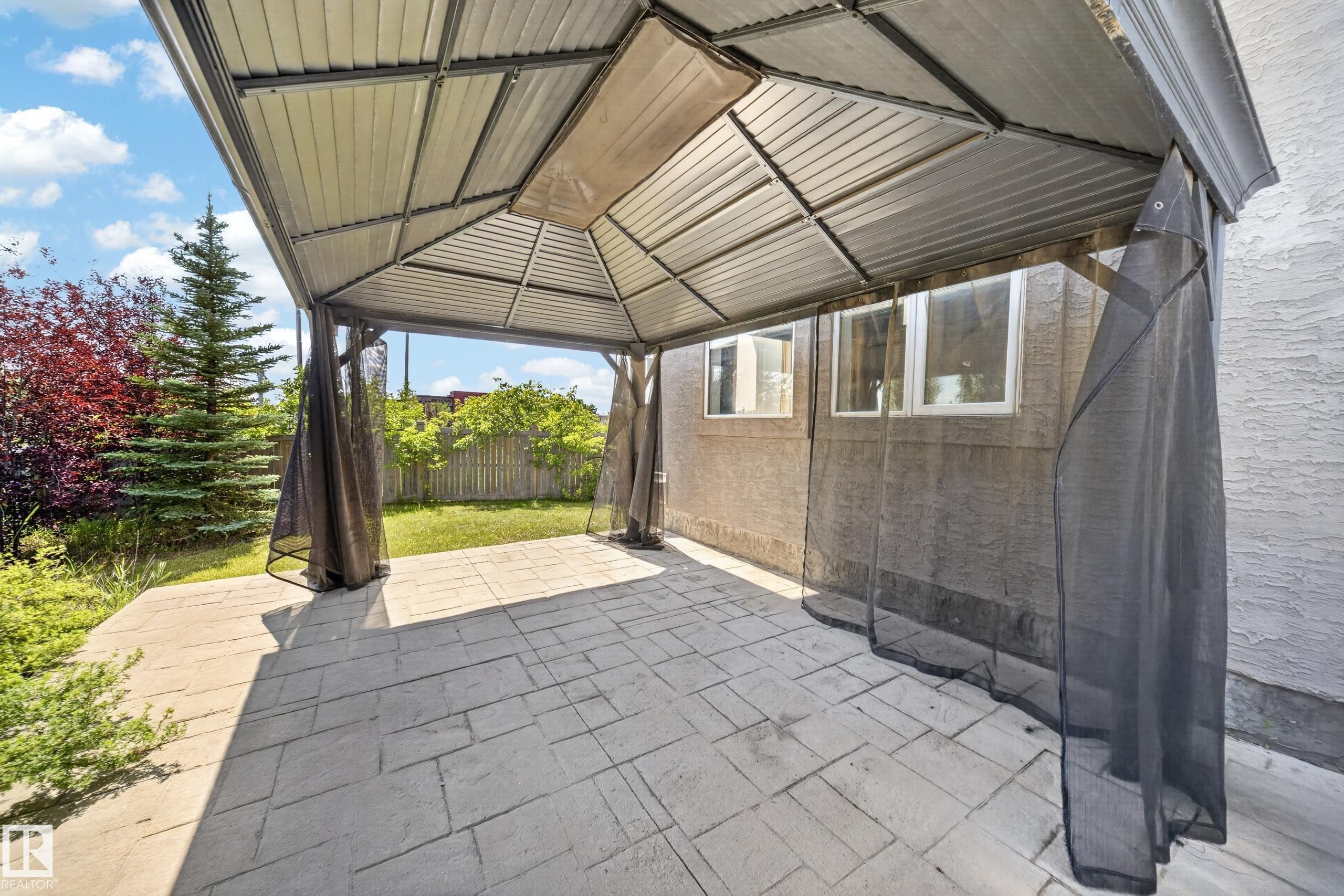 7103 168 Avenue Nw, Edmonton, AB - Outdoor