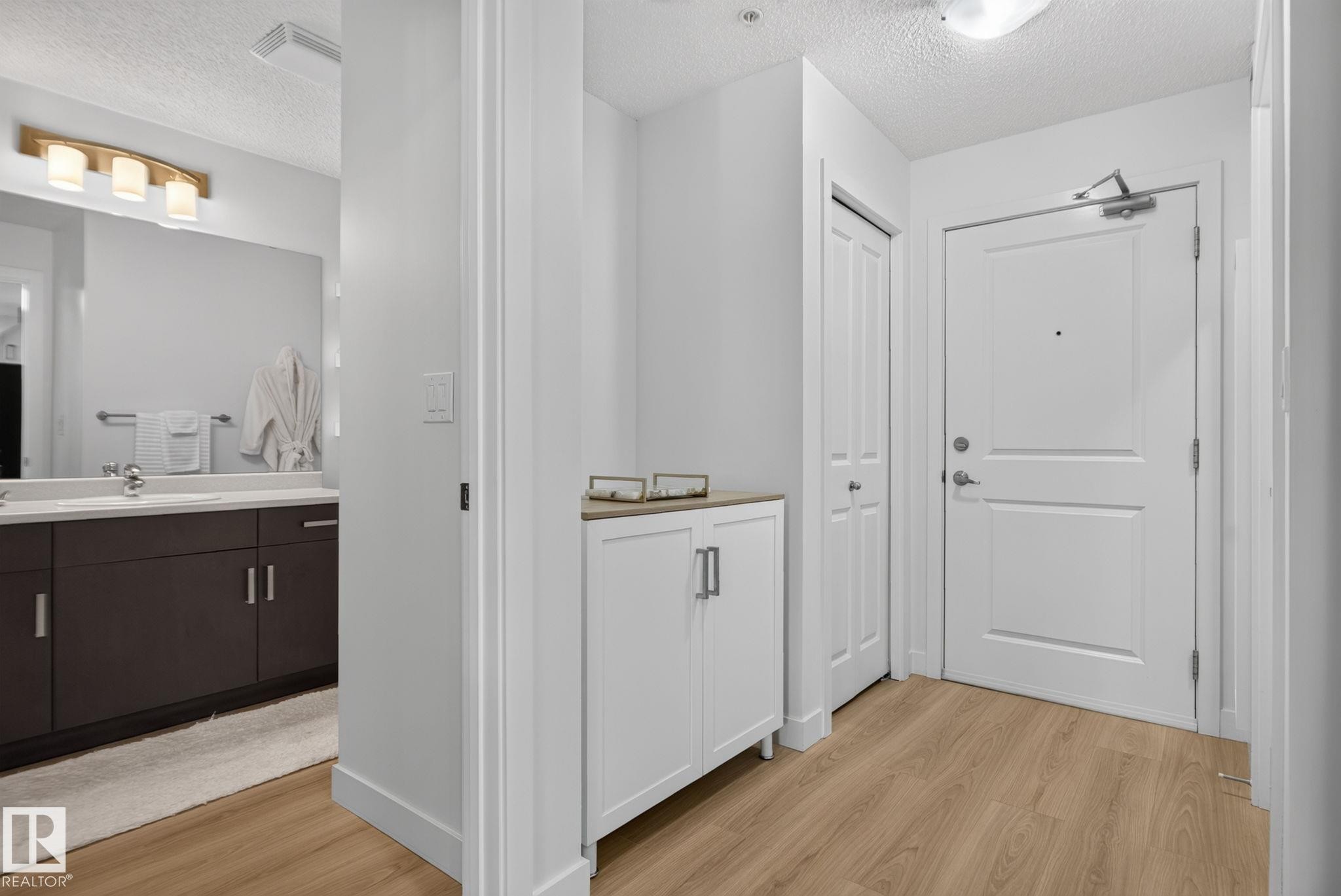 #203 5521 7 Av Sw, Edmonton, AB - Indoor