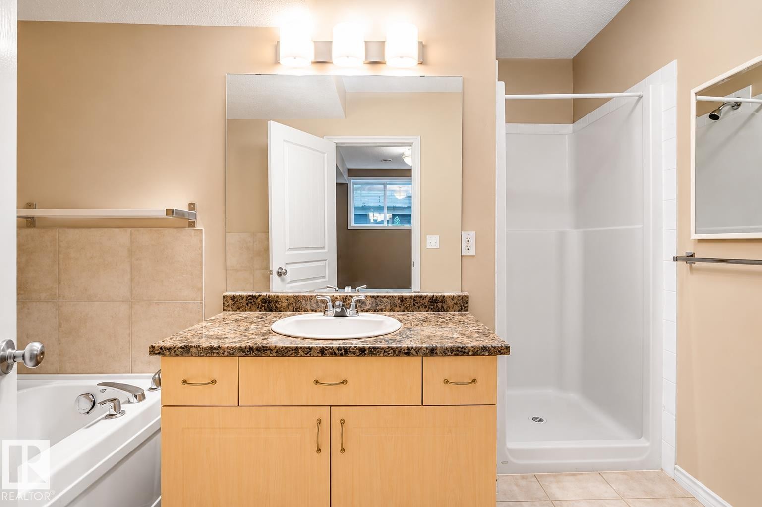 #59 3010 33 Av Nw, Edmonton, AB - Indoor Photo Showing Bathroom