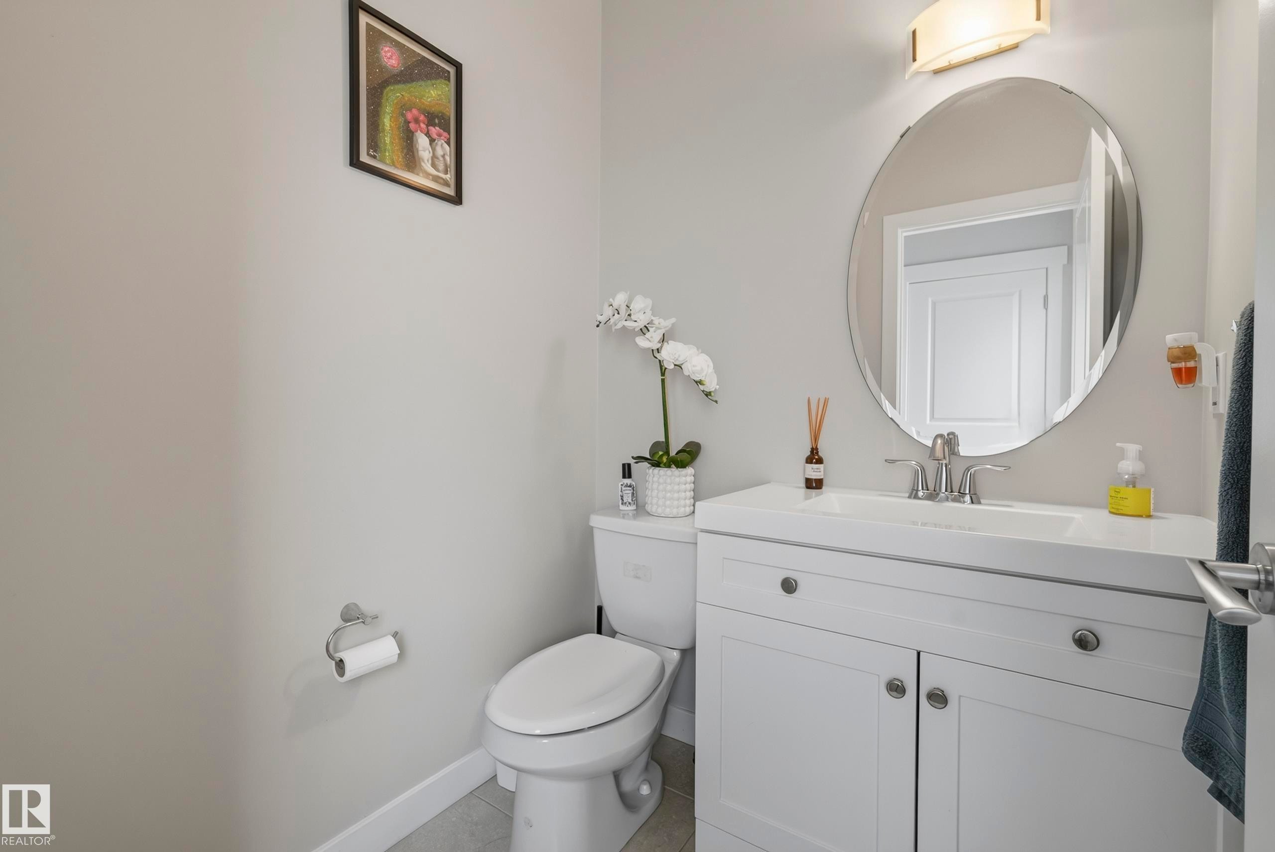 21711 99 Avenue Nw, Edmonton, AB - Indoor Photo Showing Bathroom