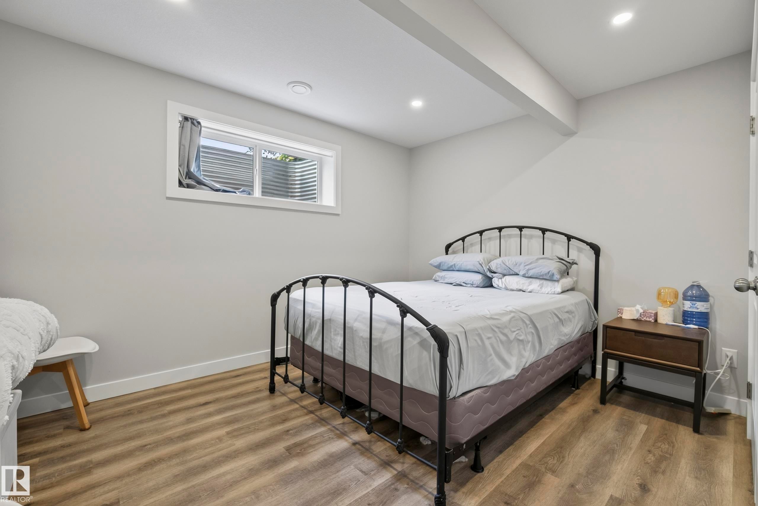 21711 99 Avenue Nw, Edmonton, AB - Indoor Photo Showing Bedroom