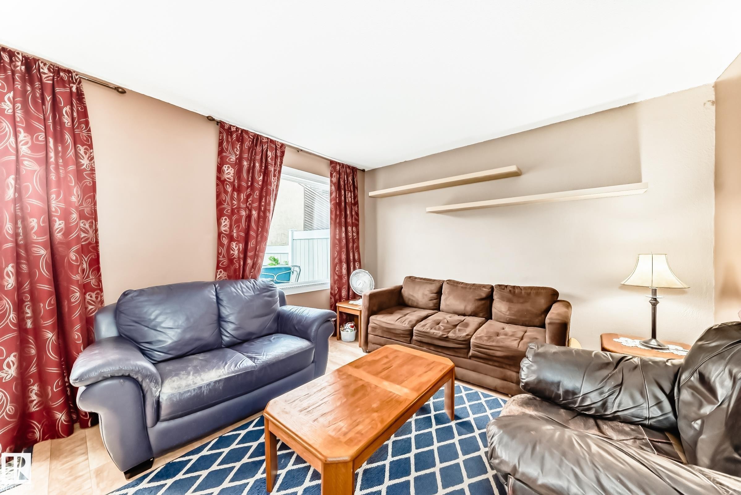 3151 139 Avenue Nw, Edmonton, AB - Indoor Photo Showing Living Room