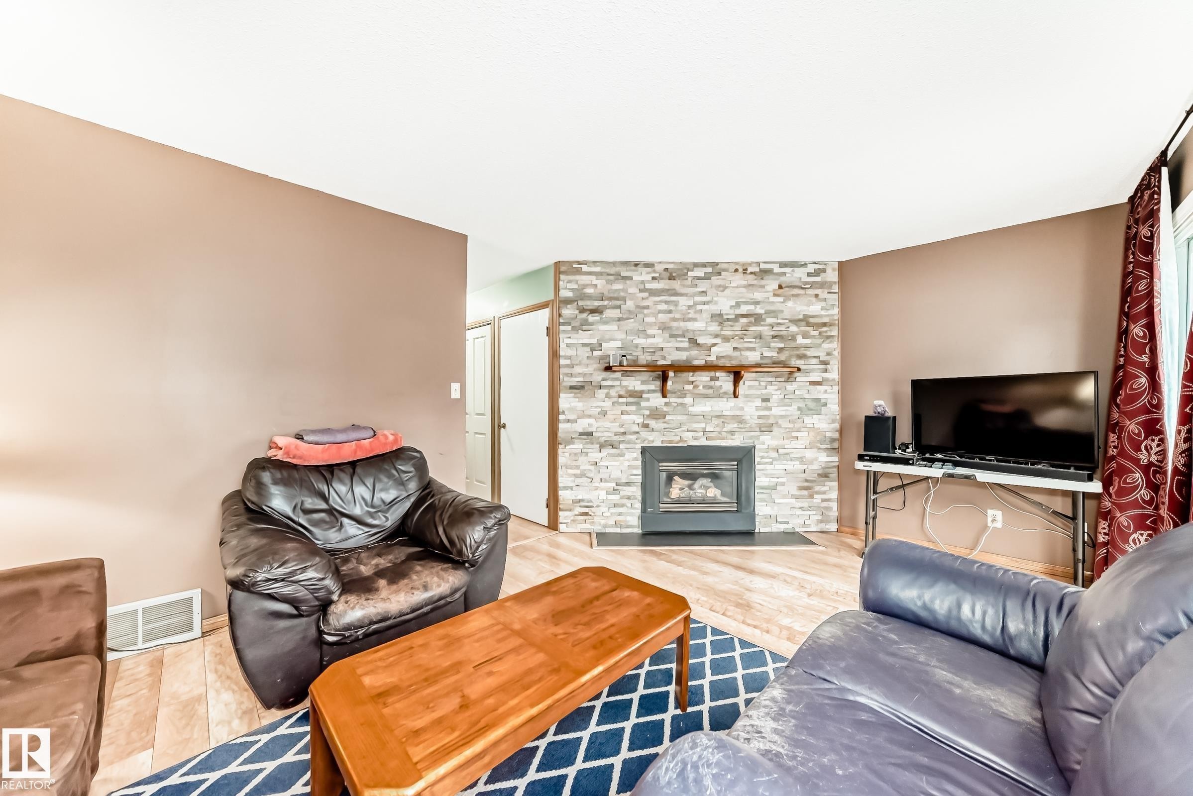 3151 139 Avenue Nw, Edmonton, AB - Indoor Photo Showing Living Room With Fireplace