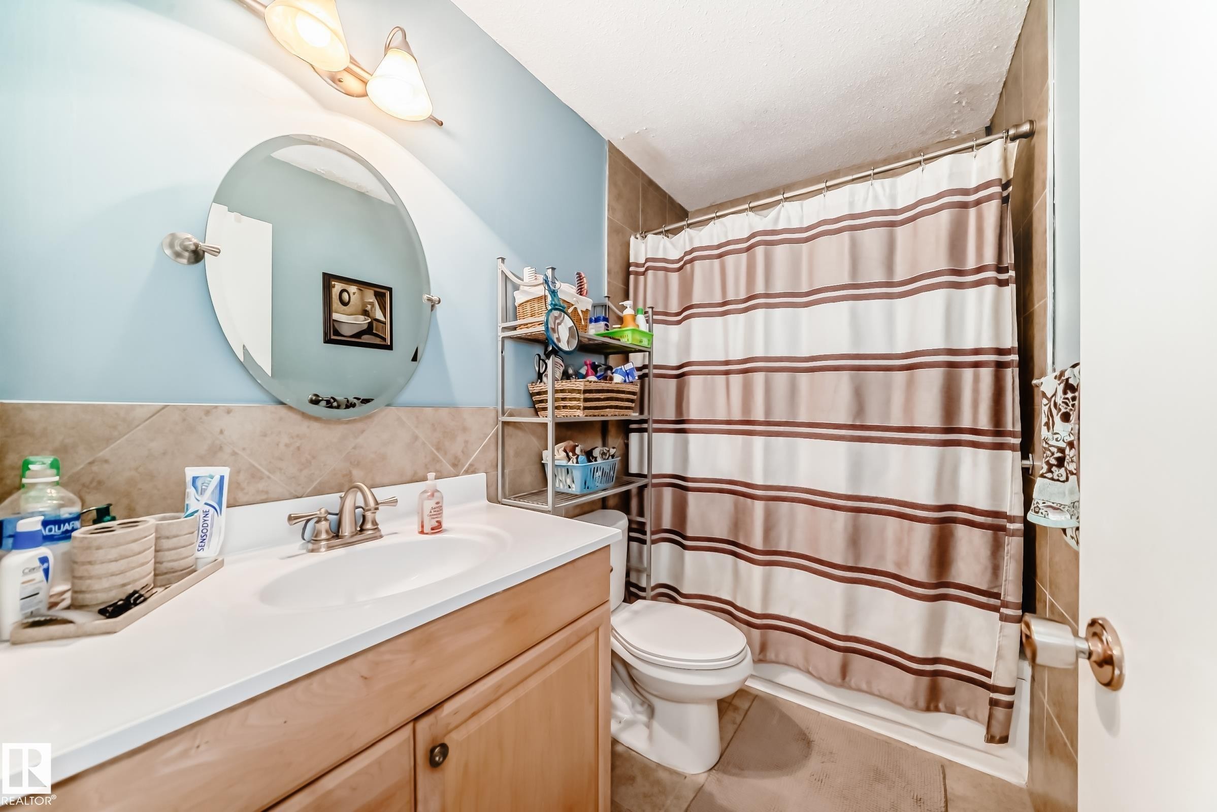 3151 139 Avenue Nw, Edmonton, AB - Indoor Photo Showing Bathroom