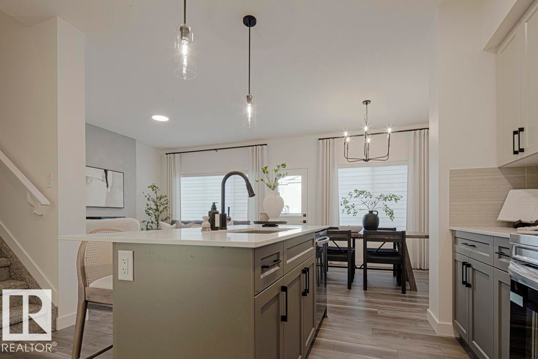 923 17 Avenue Nw, Edmonton, AB - Indoor Photo Showing Kitchen With Upgraded Kitchen