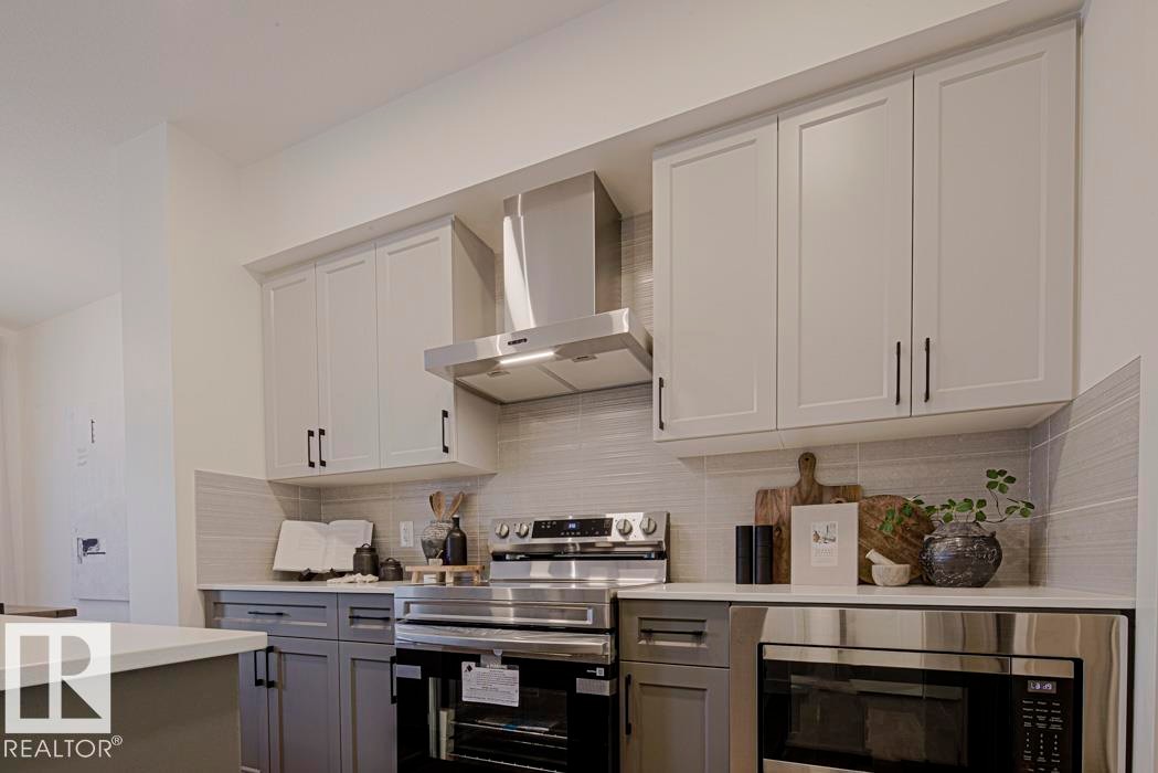 923 17 Avenue Nw, Edmonton, AB - Indoor Photo Showing Kitchen
