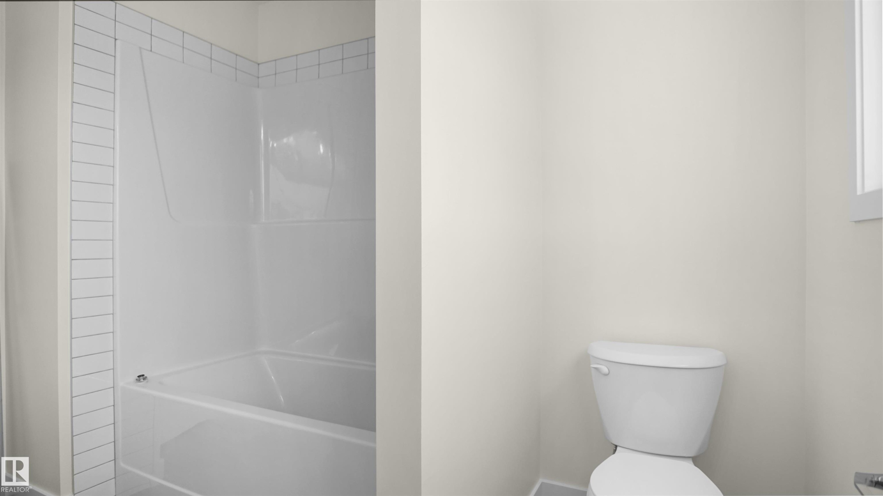 31 Emmett Way, Spruce Grove, AB - Indoor Photo Showing Bathroom