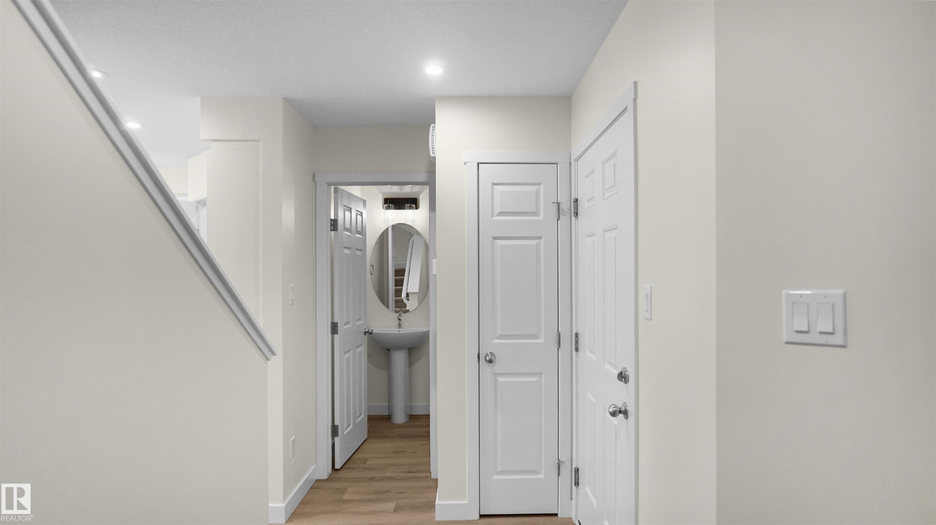 31 Emmett Way, Spruce Grove, AB - Indoor Photo Showing Laundry Room