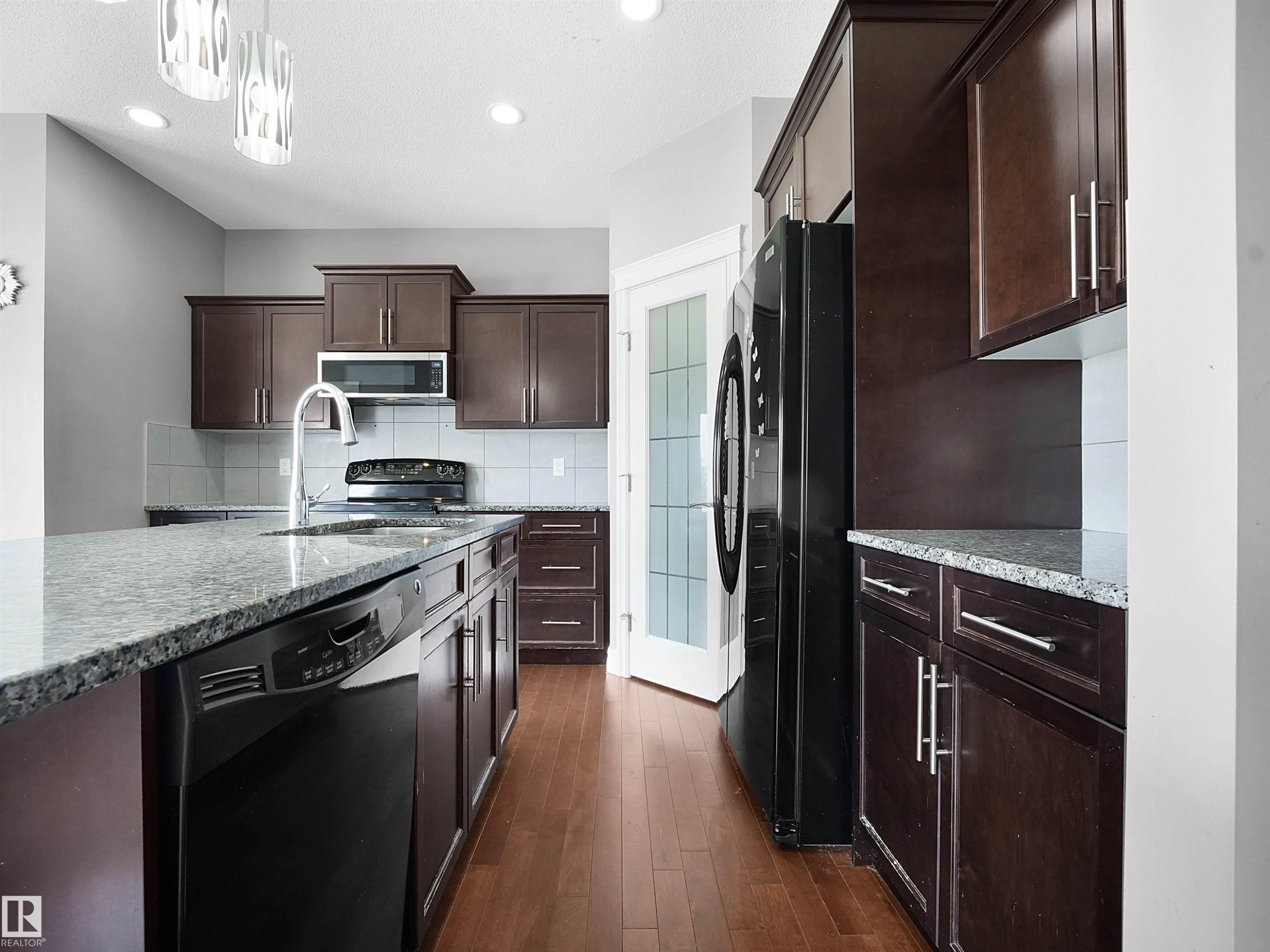 3623 15A Street Nw, Edmonton, AB - Indoor Photo Showing Kitchen
