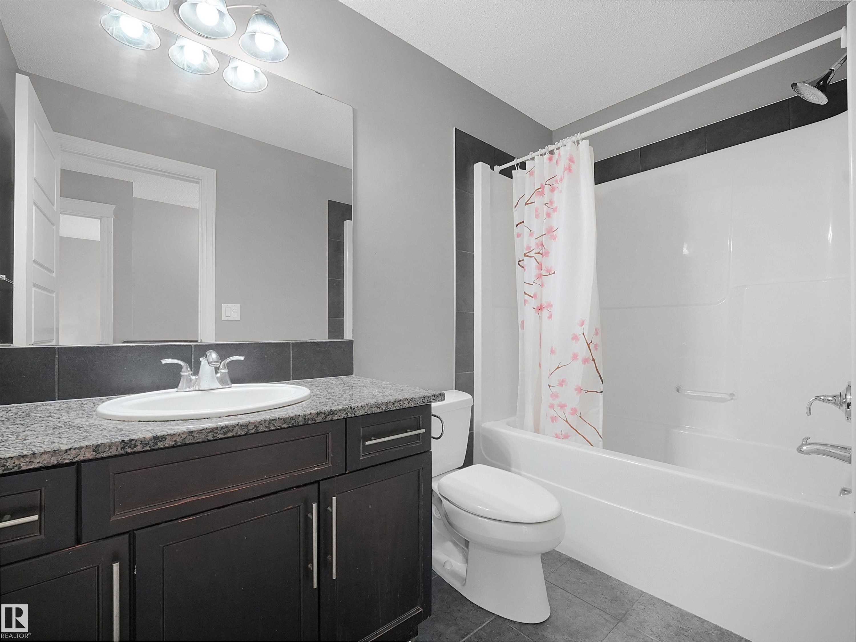 3623 15A Street Nw, Edmonton, AB - Indoor Photo Showing Bathroom