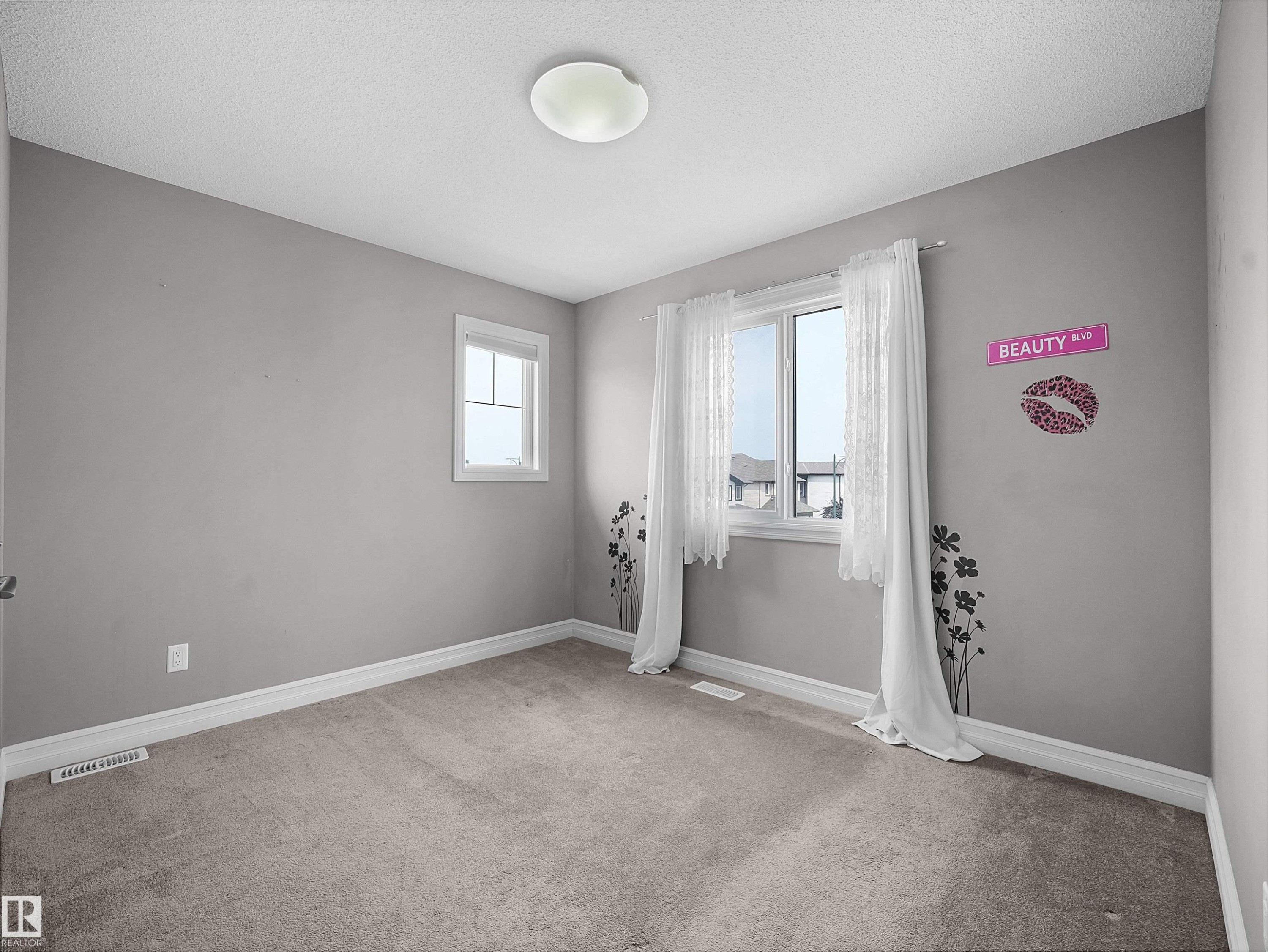 3623 15A Street Nw, Edmonton, AB - Indoor Photo Showing Other Room