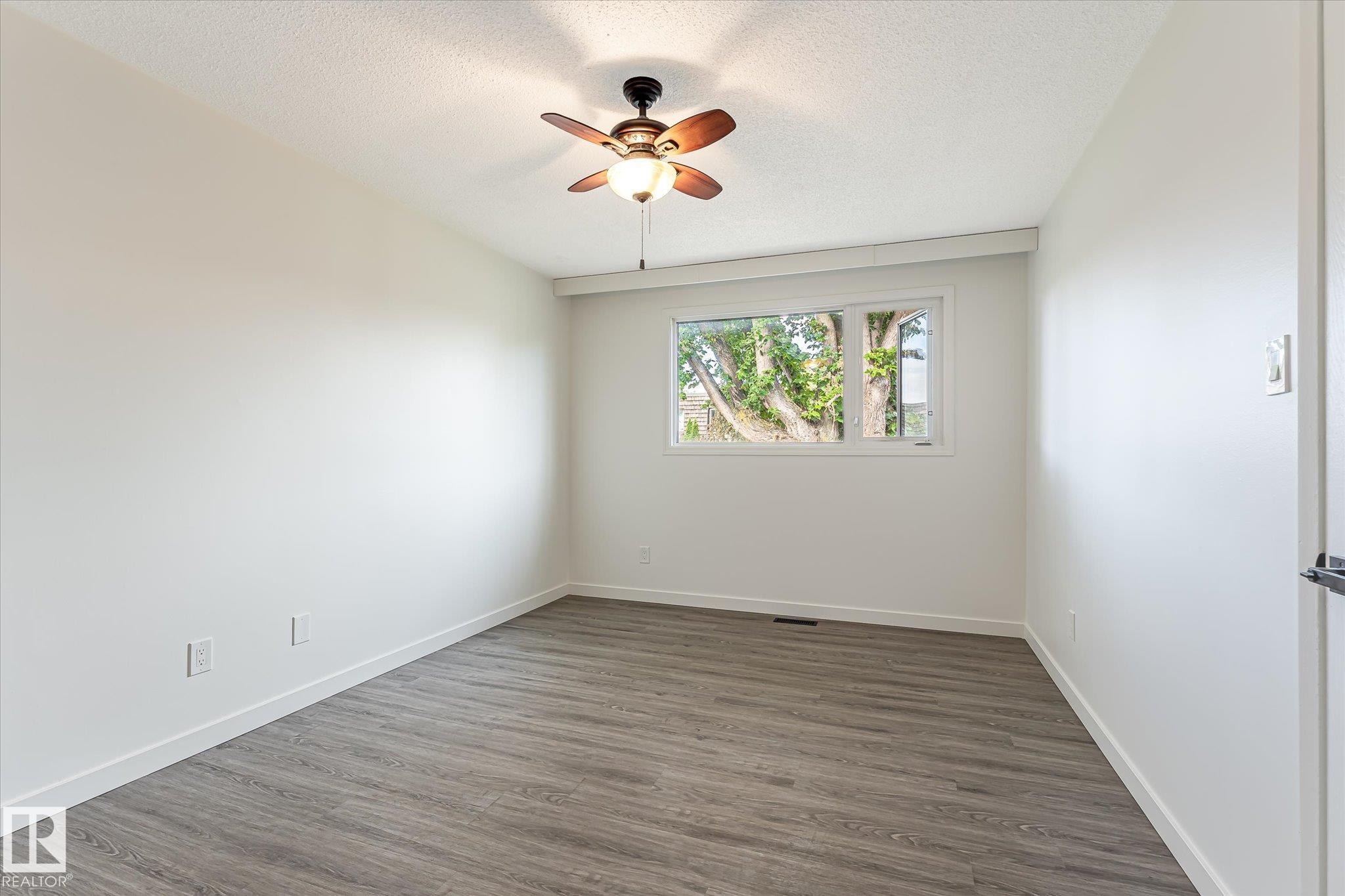 3317 107 Avenue Nw, Edmonton, AB - Indoor Photo Showing Other Room