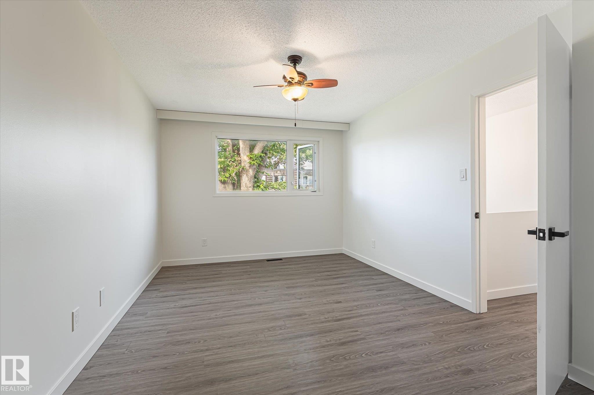 3317 107 Avenue Nw, Edmonton, AB - Indoor Photo Showing Other Room