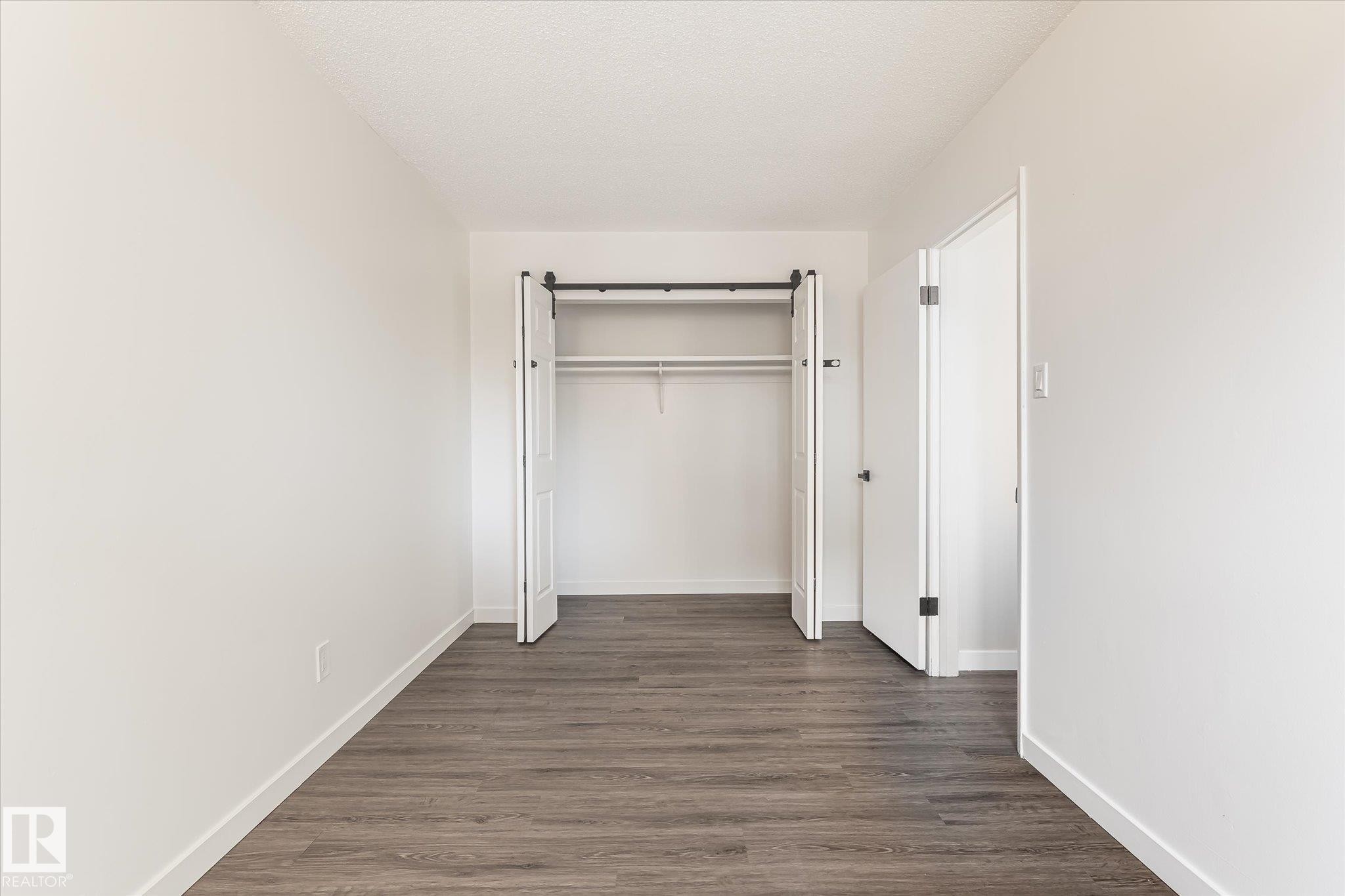 3317 107 Avenue Nw, Edmonton, AB - Indoor Photo Showing Other Room