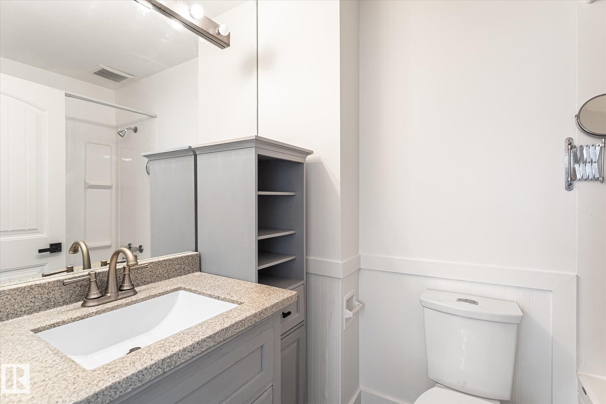 3317 107 Avenue Nw, Edmonton, AB - Indoor Photo Showing Bathroom