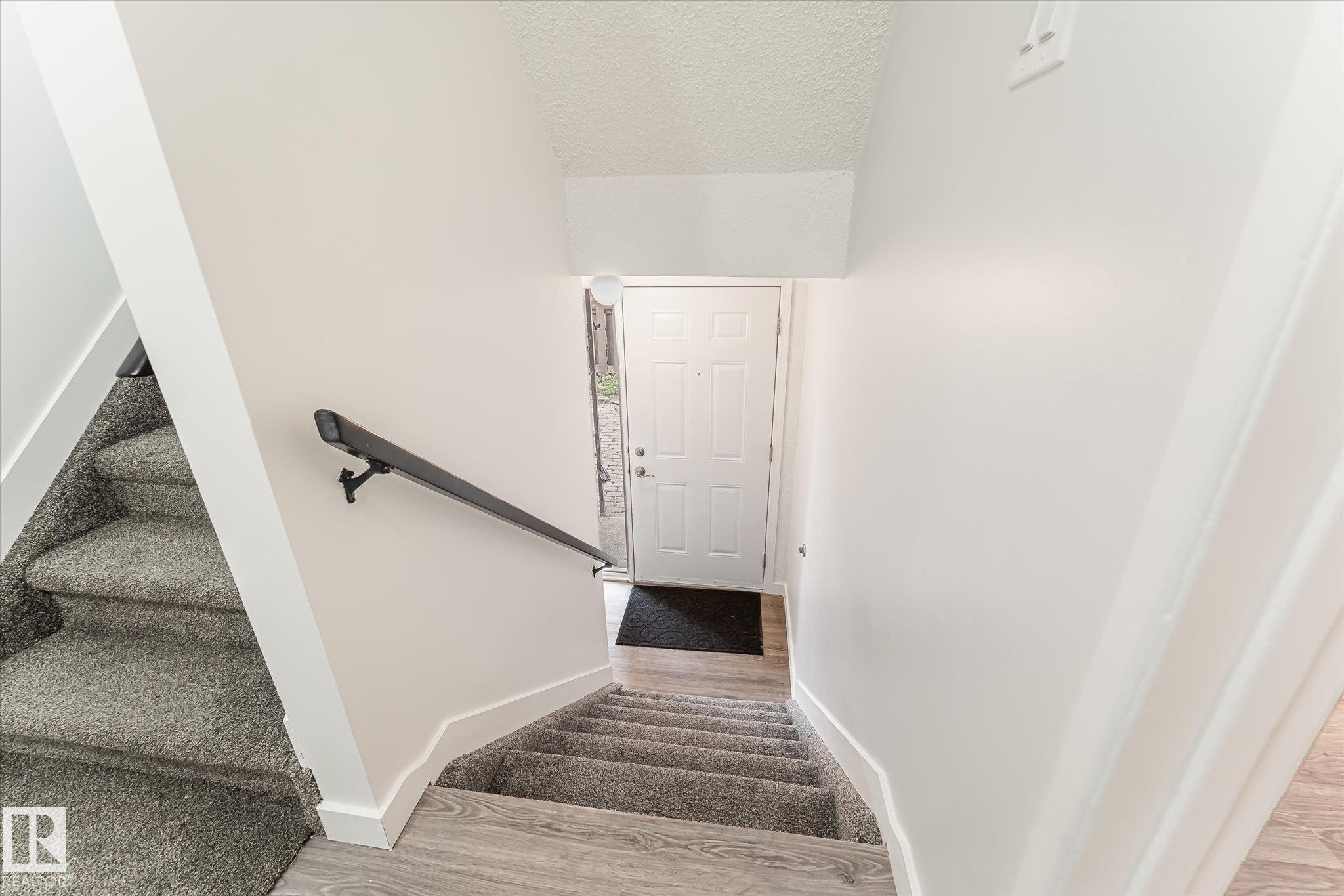 3317 107 Avenue Nw, Edmonton, AB - Indoor Photo Showing Other Room