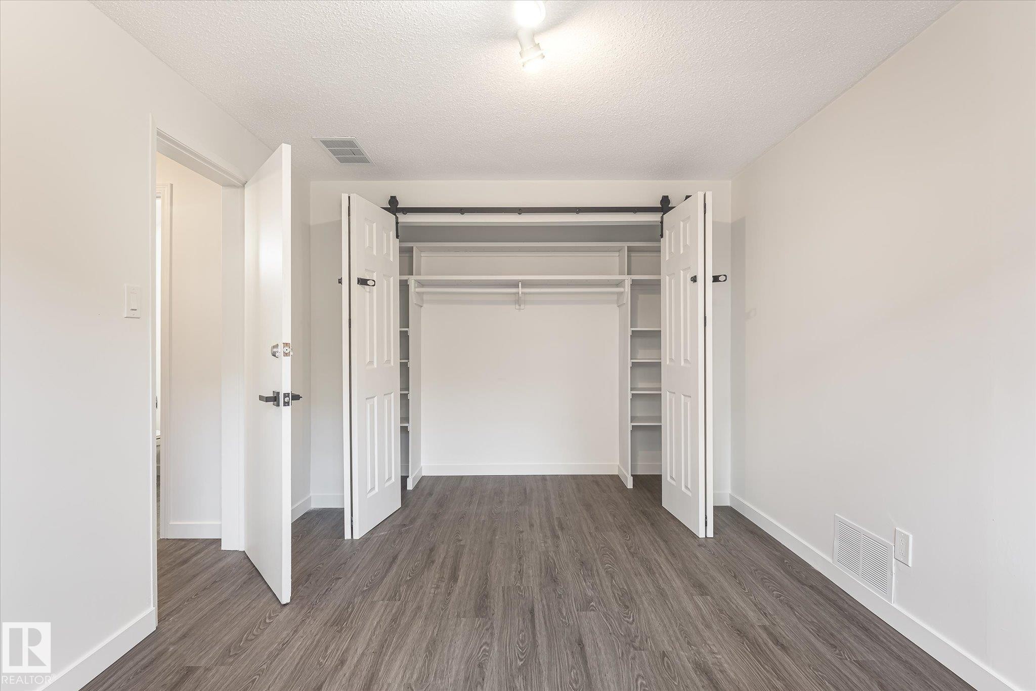 3317 107 Avenue Nw, Edmonton, AB - Indoor Photo Showing Other Room