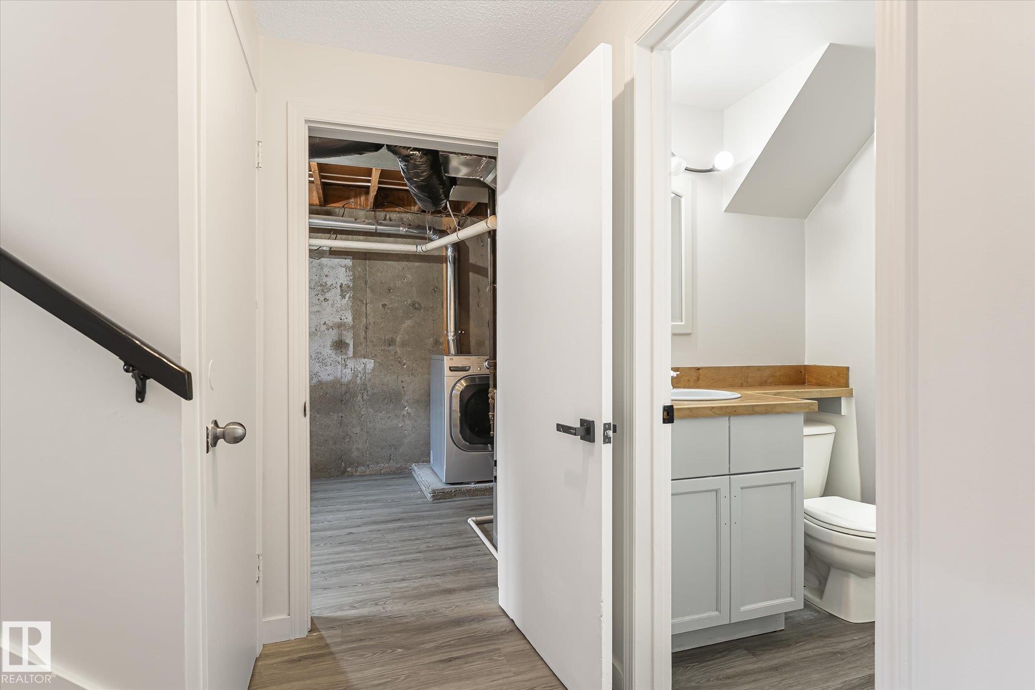 3317 107 Avenue Nw, Edmonton, AB - Indoor