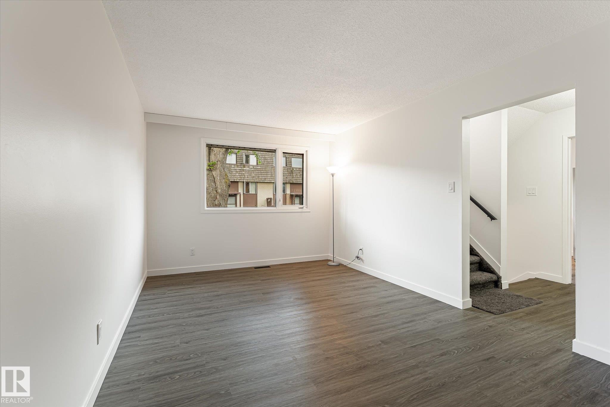 3317 107 Avenue Nw, Edmonton, AB - Indoor