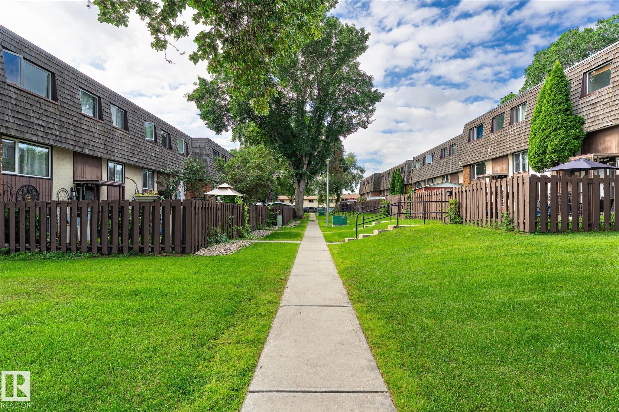 3317 107 Avenue Nw, Edmonton, AB - Outdoor