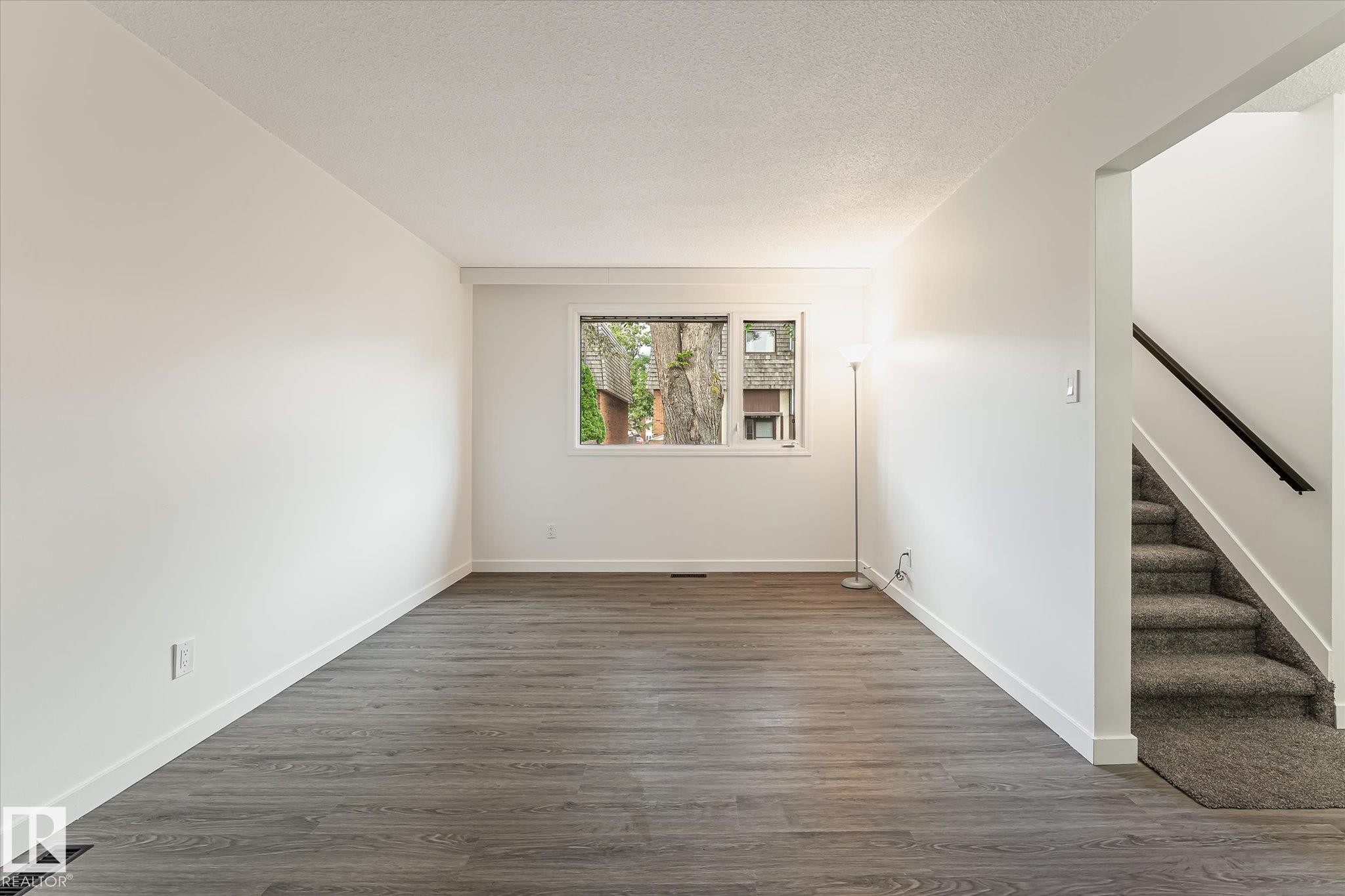 3317 107 Avenue Nw, Edmonton, AB - Indoor Photo Showing Other Room
