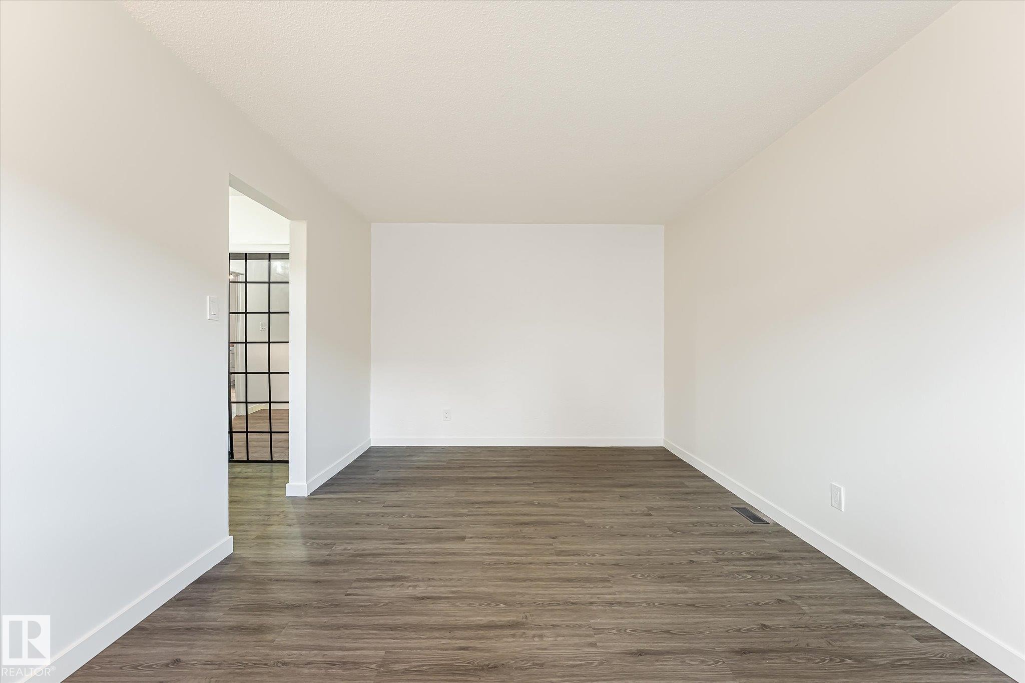 3317 107 Avenue Nw, Edmonton, AB - Indoor Photo Showing Other Room