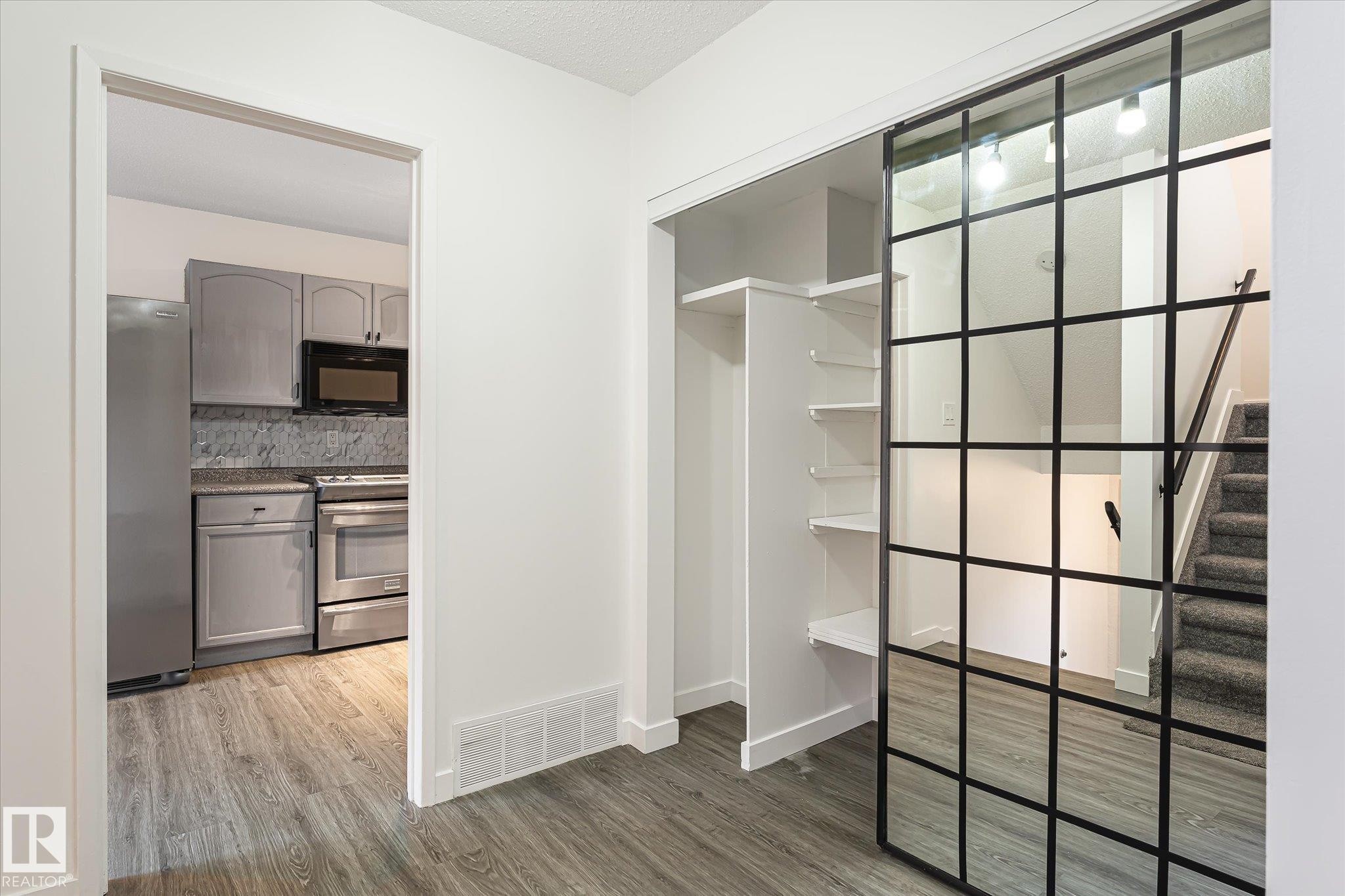 3317 107 Avenue Nw, Edmonton, AB - Indoor Photo Showing Other Room