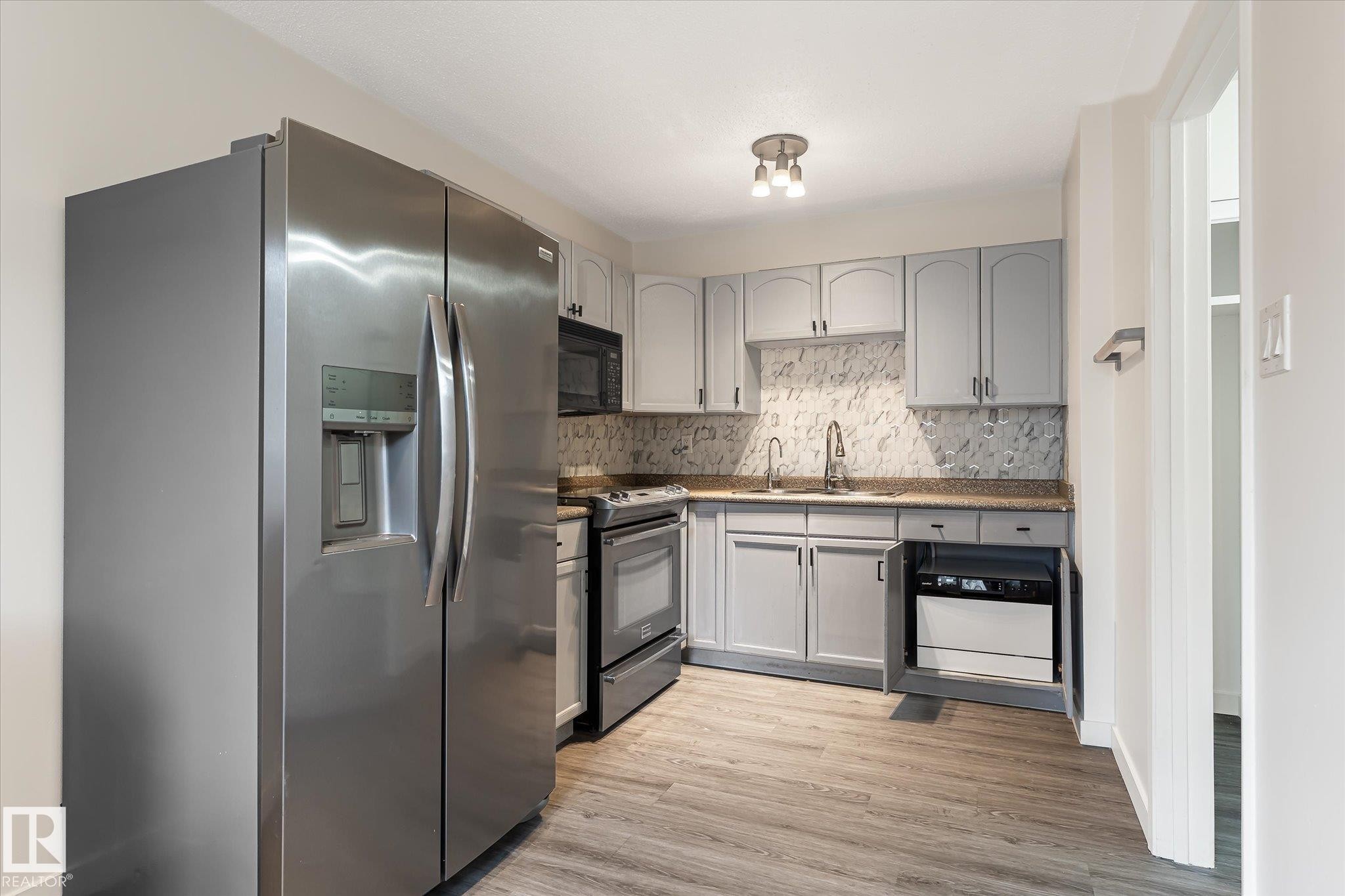 3317 107 Avenue Nw, Edmonton, AB - Indoor Photo Showing Kitchen With Stainless Steel Kitchen