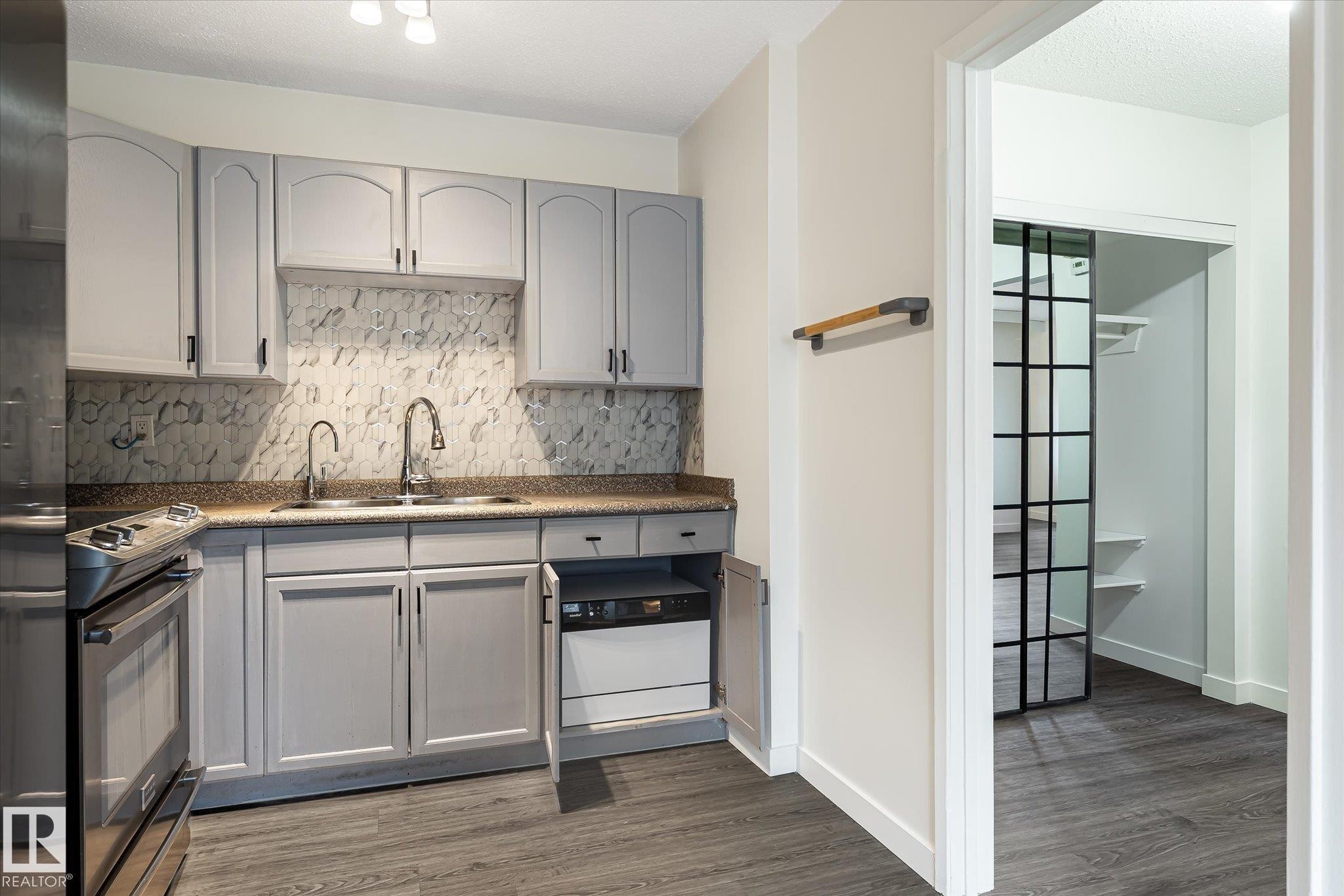 3317 107 Avenue Nw, Edmonton, AB - Indoor Photo Showing Kitchen With Double Sink