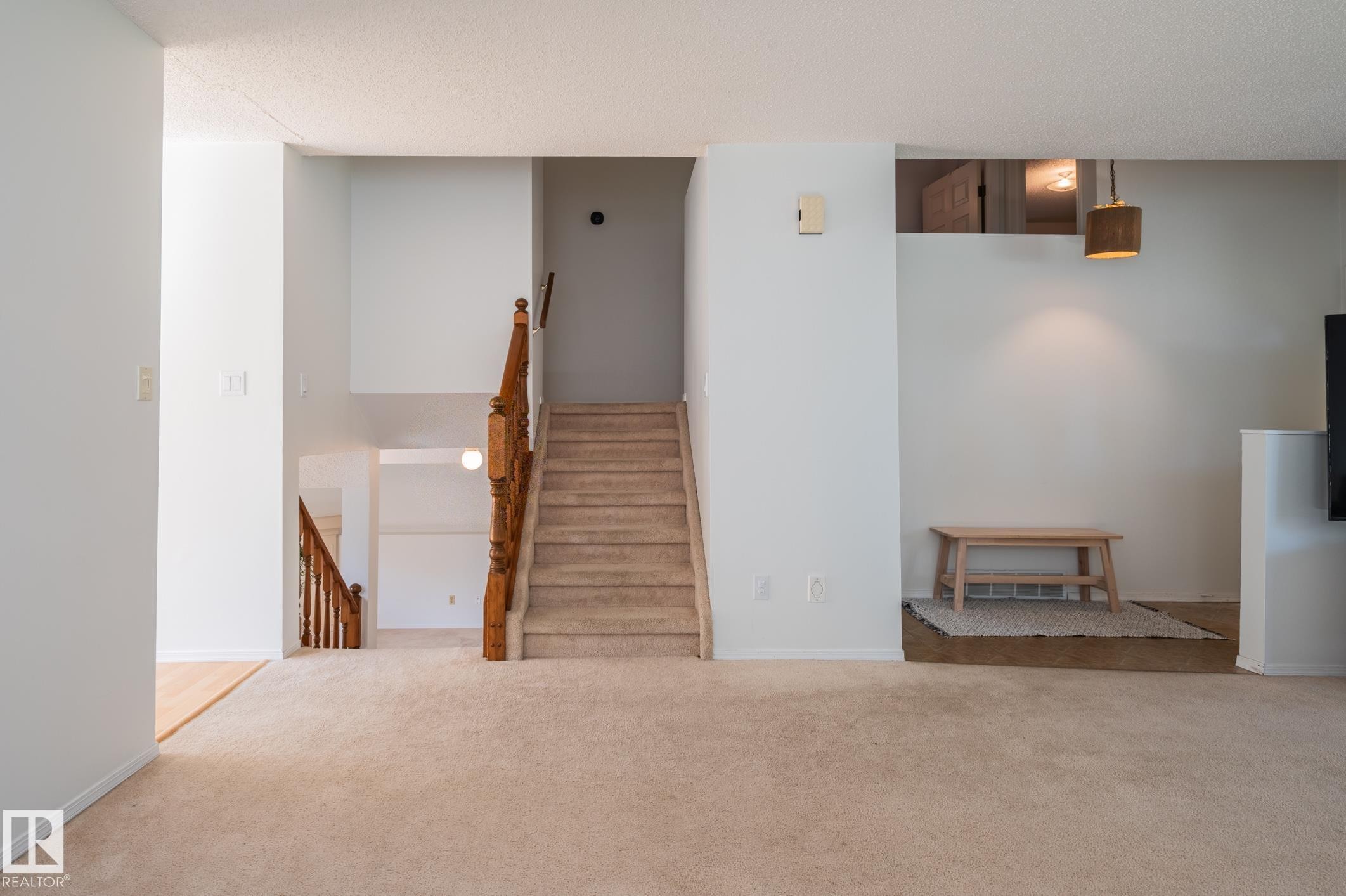 435 Ormsby Road Nw, Edmonton, AB - Indoor