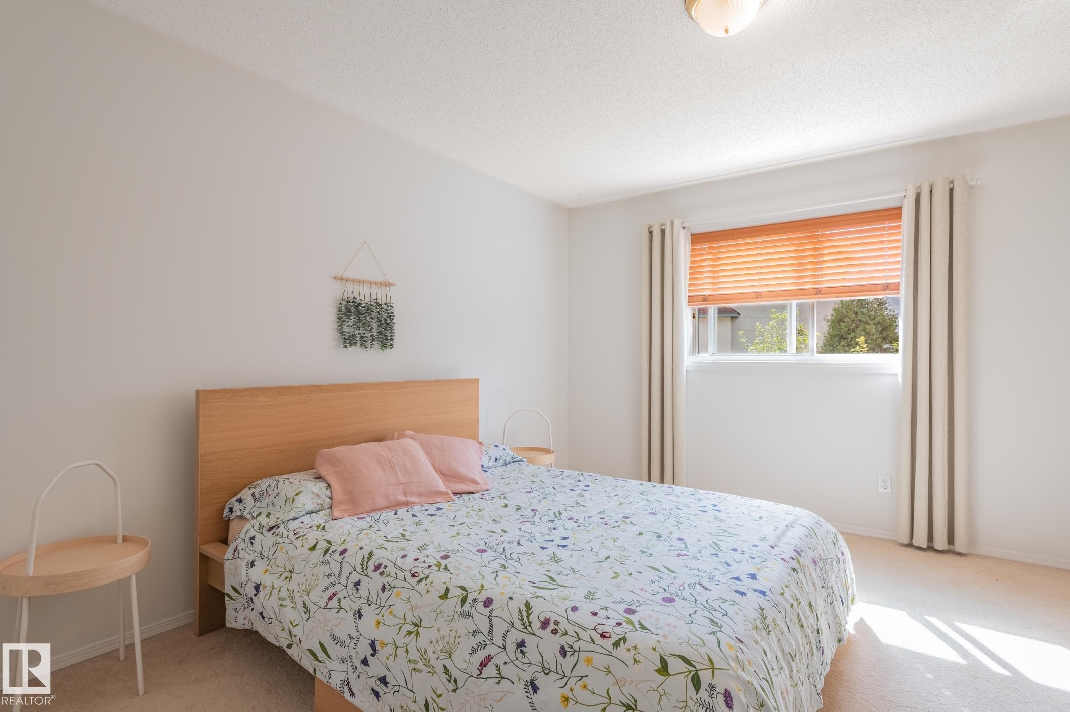 435 Ormsby Road Nw, Edmonton, AB - Indoor Photo Showing Bedroom