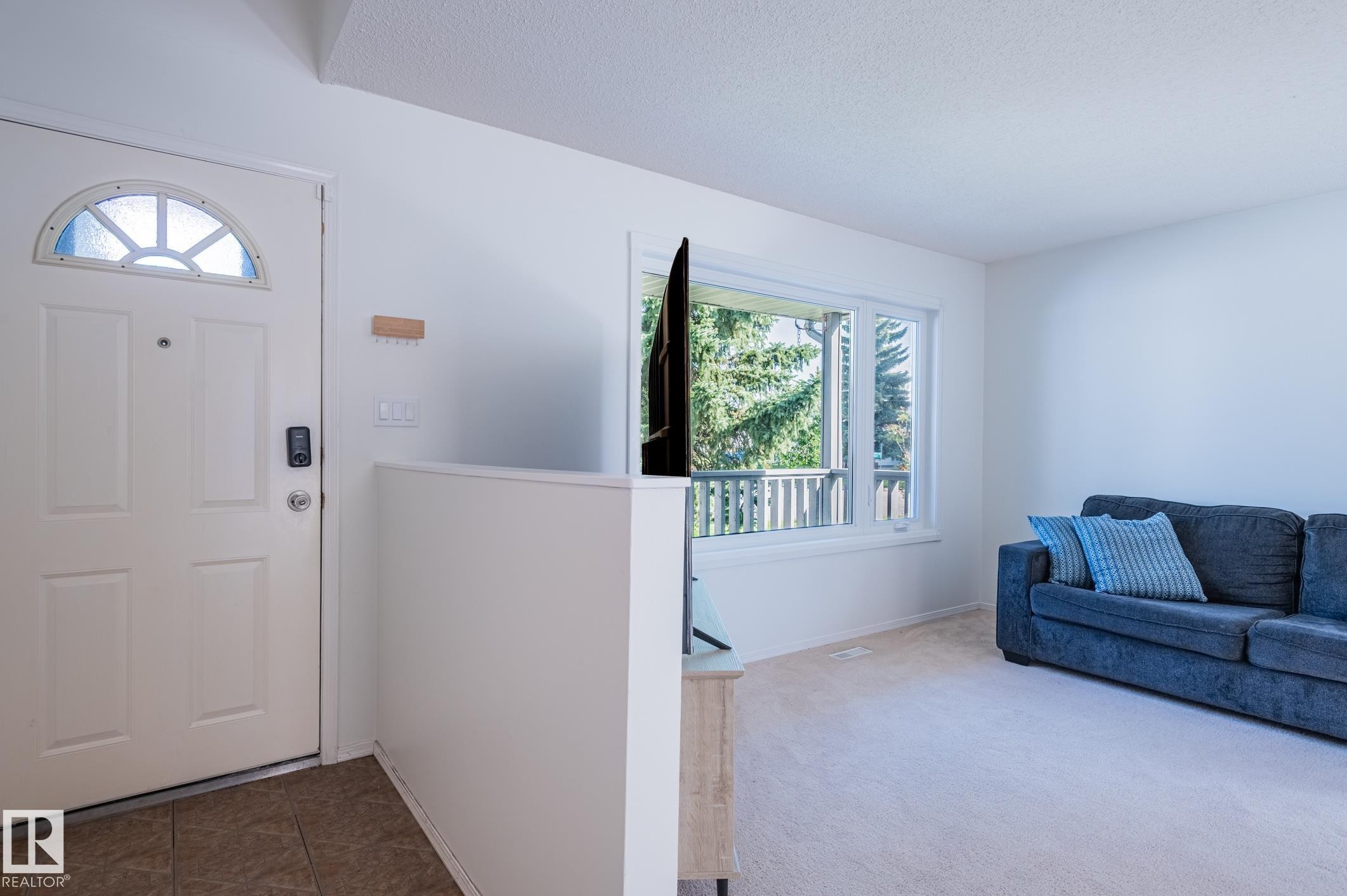 435 Ormsby Road Nw, Edmonton, AB - Indoor Photo Showing Other Room