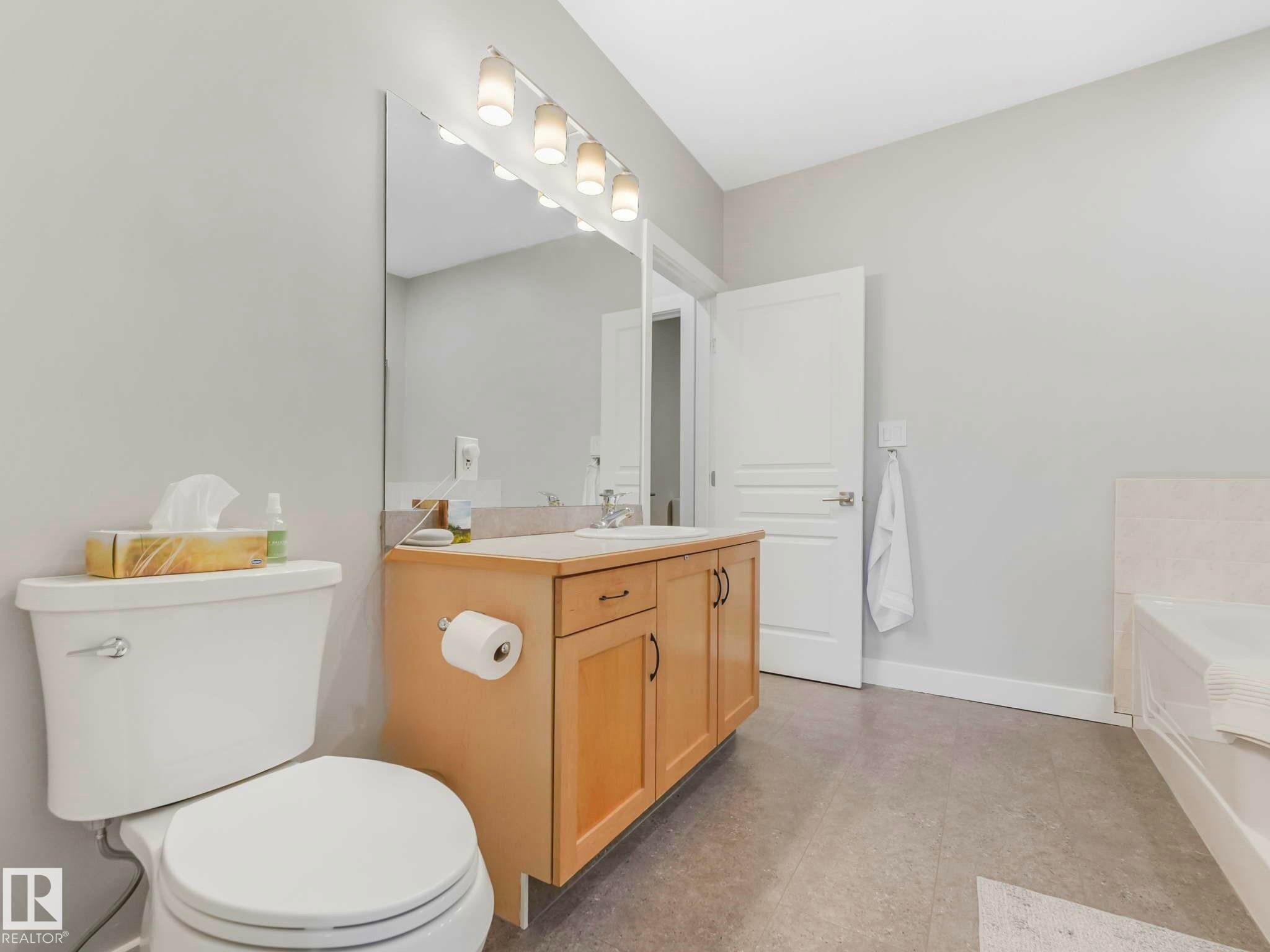 #302 11025 83 Av Nw, Edmonton, AB - Indoor Photo Showing Bathroom