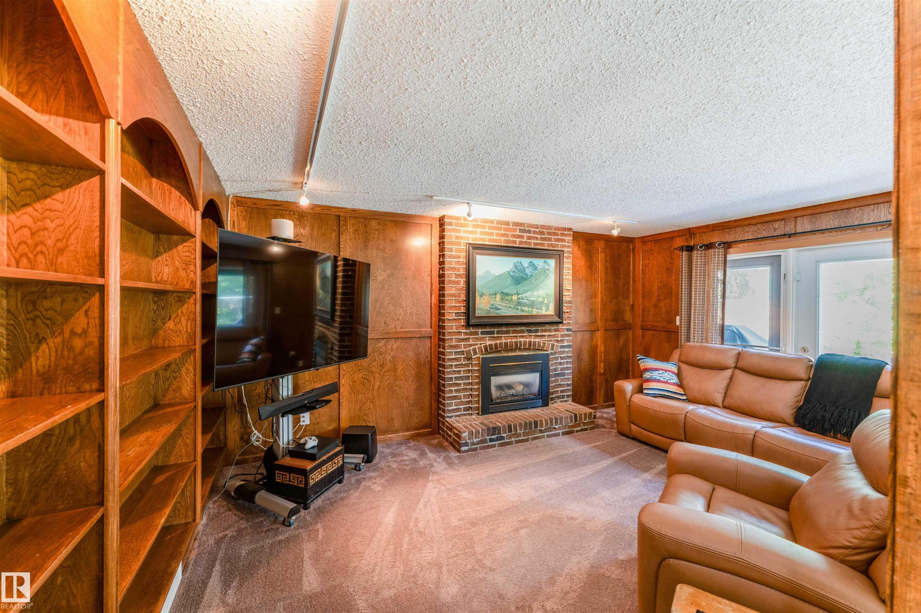 190 Gariepy Crescent Nw, Edmonton, AB - Indoor Photo Showing Living Room With Fireplace