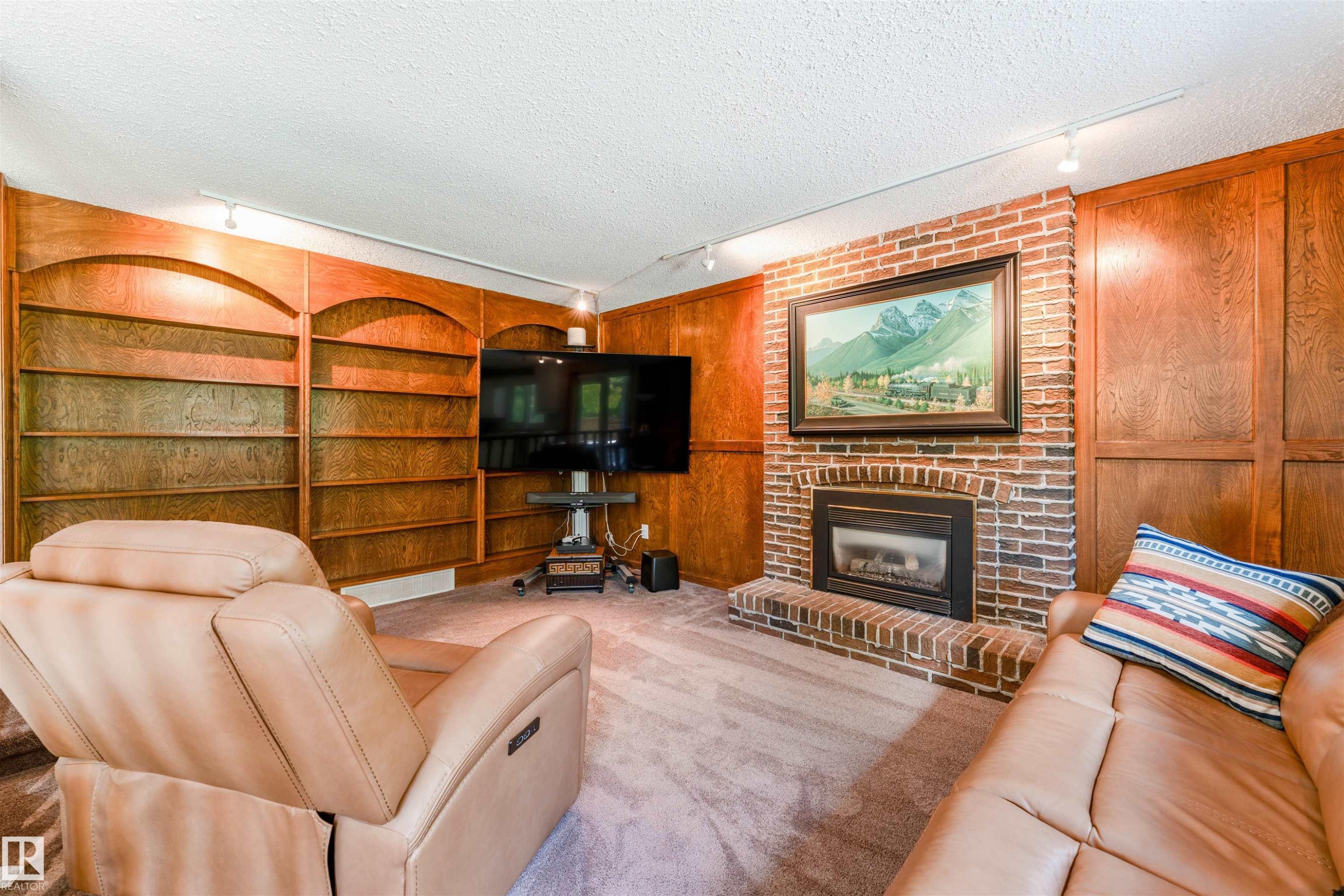 190 Gariepy Crescent Nw, Edmonton, AB - Indoor Photo Showing Living Room With Fireplace