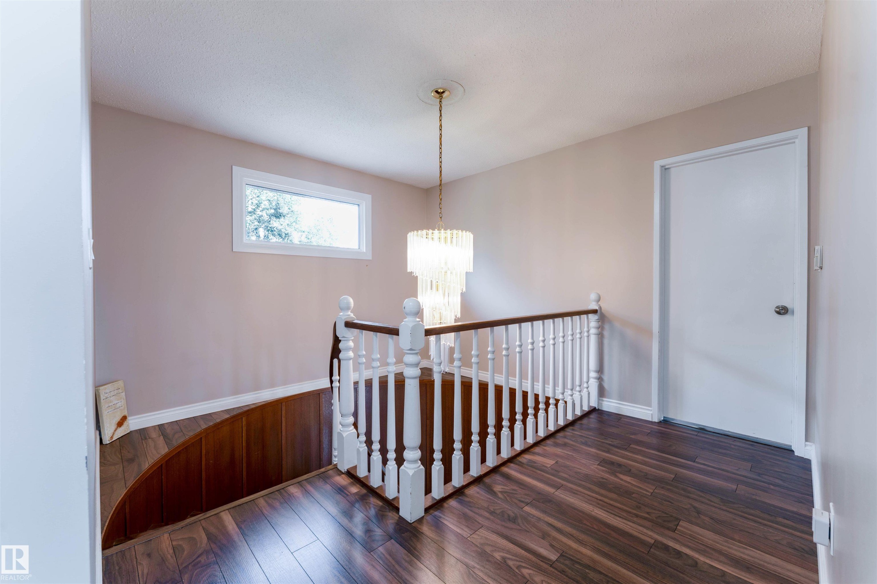 190 Gariepy Crescent Nw, Edmonton, AB - Indoor Photo Showing Other Room