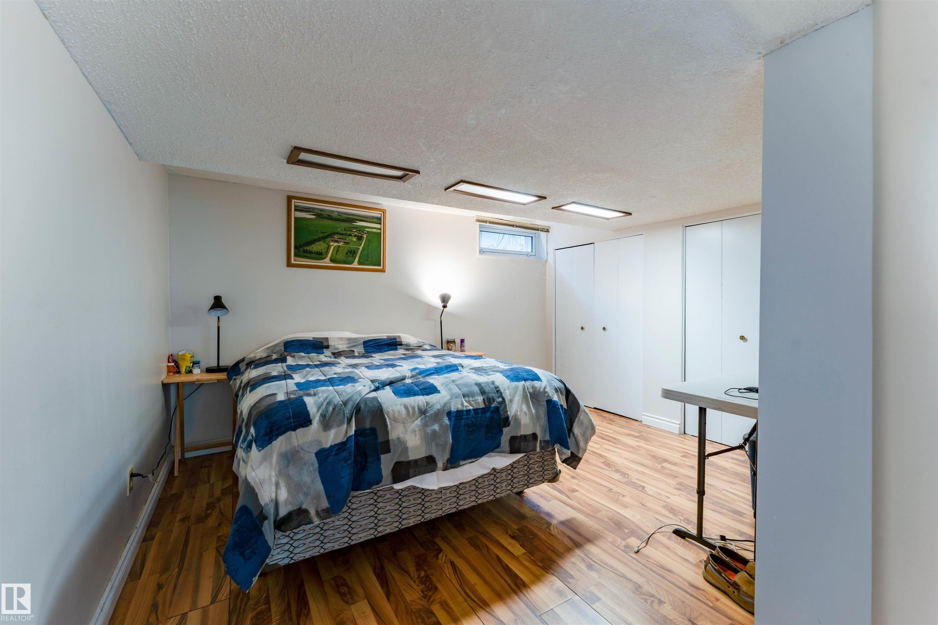 190 Gariepy Crescent Nw, Edmonton, AB - Indoor Photo Showing Bedroom